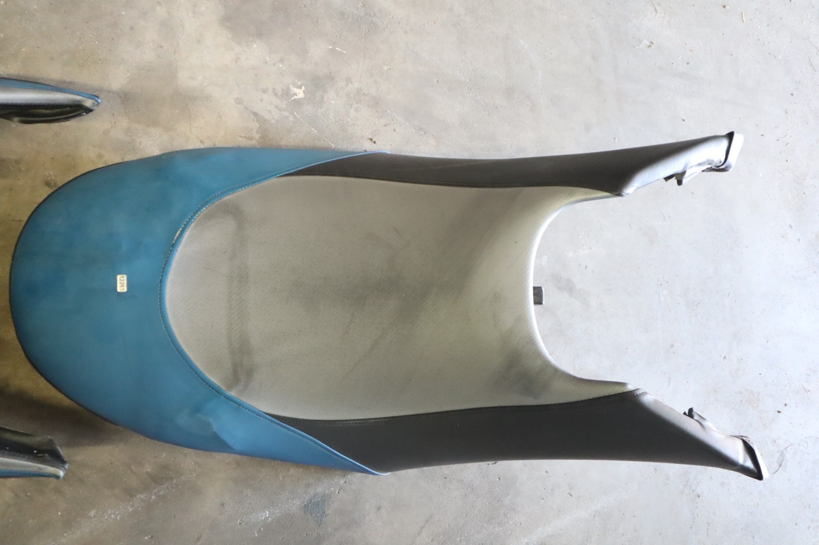 2005 SEADOO GTX LIMITED FRONT AND REAR SEAT ASSY 269001180 269001181 - Image 3