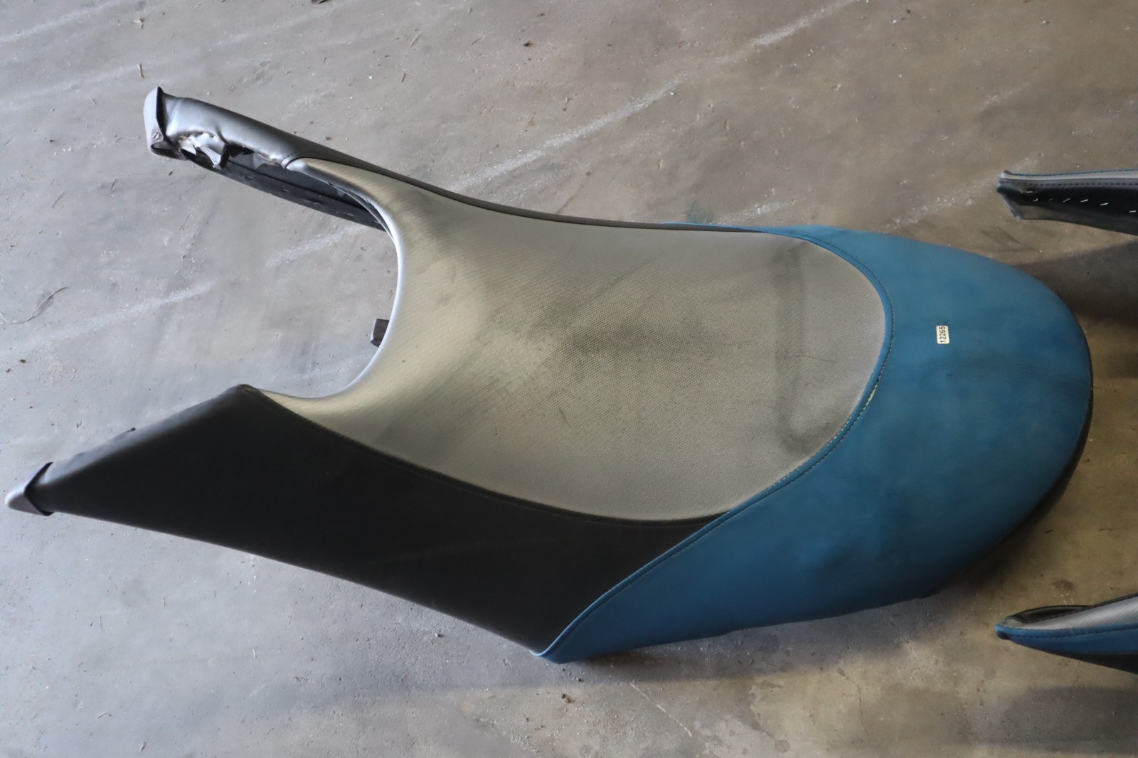 2005 SEADOO GTX LIMITED FRONT AND REAR SEAT ASSY 269001180 269001181 - Image 11
