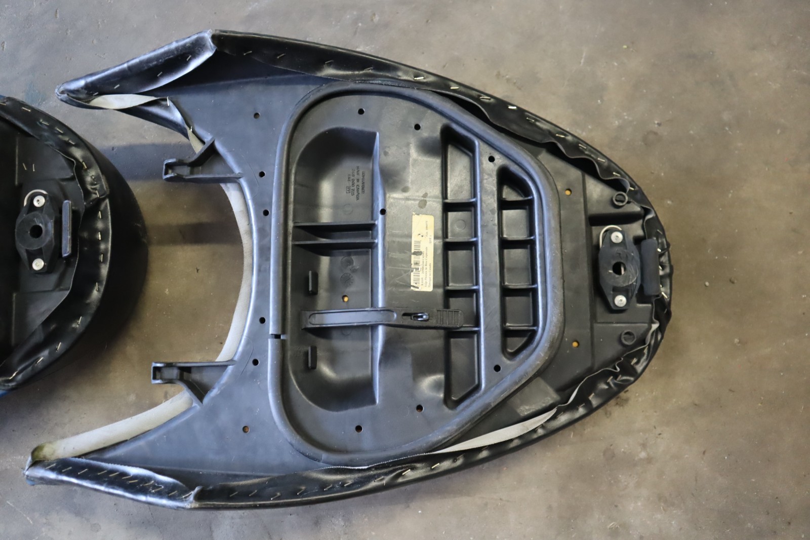 2005 SEADOO GTX LIMITED FRONT AND REAR SEAT ASSY 269001180 269001181 - Image 19