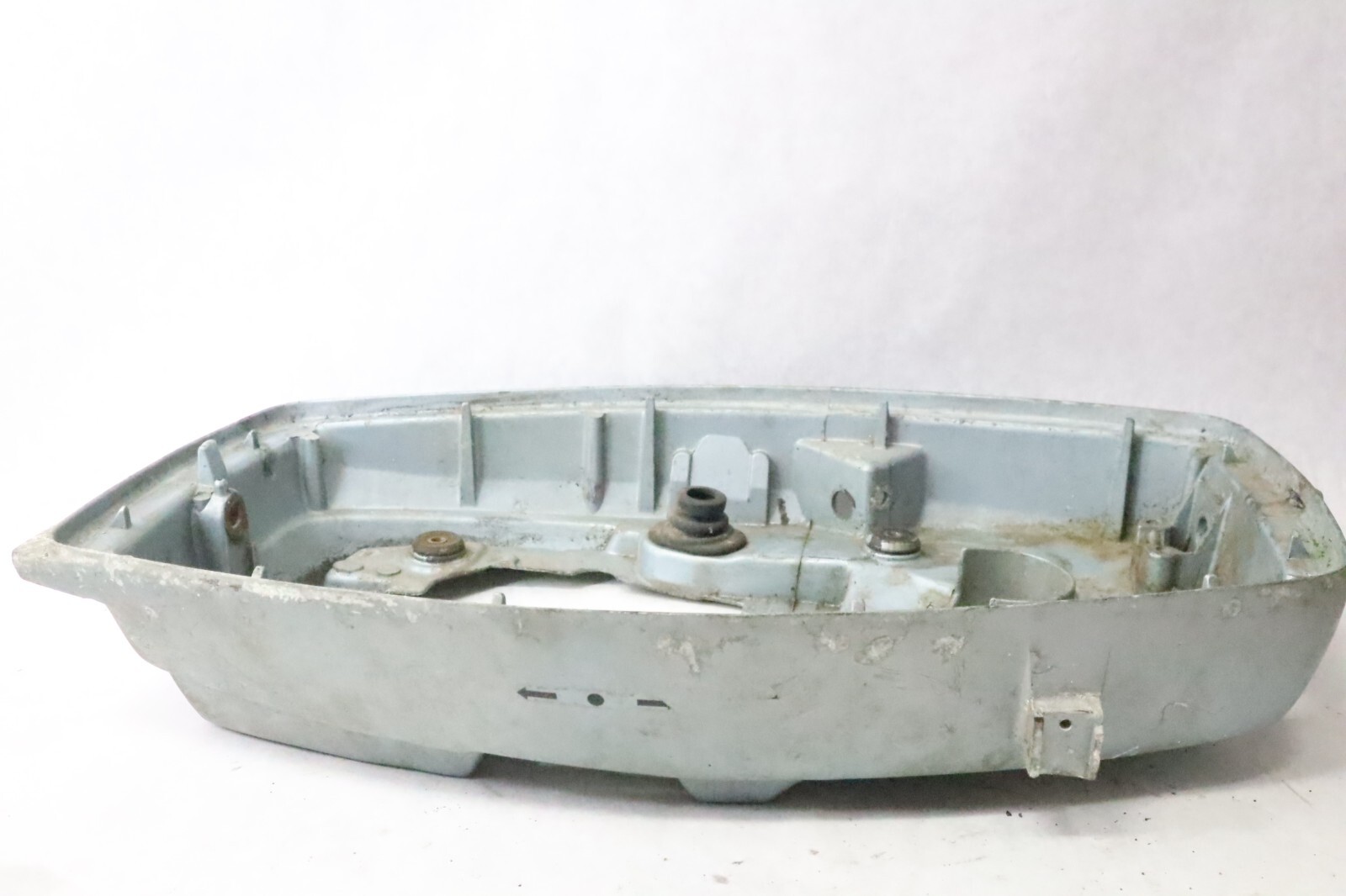327988 OMC Evinrude Johnson 20hp Outboard Lower Pan Cowling Shroud Housing