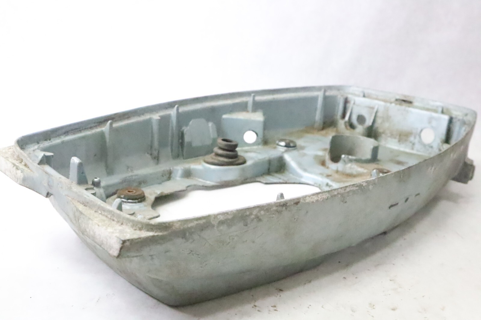 327988 OMC Evinrude Johnson 20hp Outboard Lower Pan Cowling Shroud Housing - Image 5