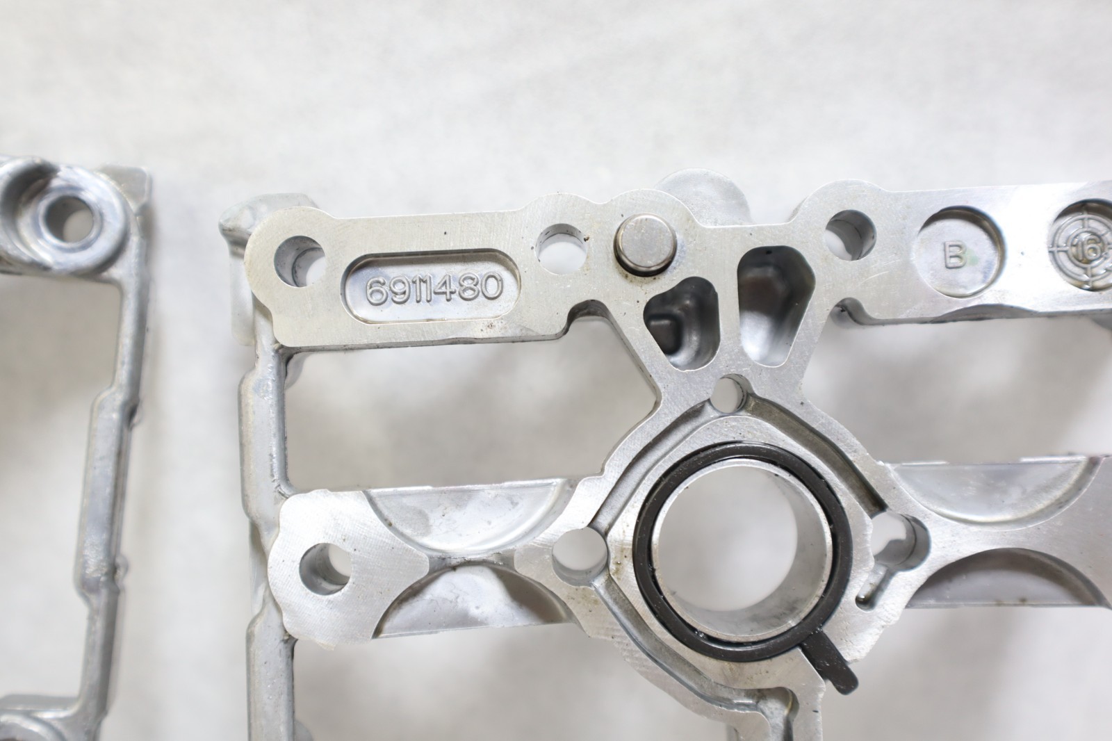 2014-2023 SEADOO SPARK 900 gti 90 CAMSHAFT HOUSING ASSY 420911475 - Image 5