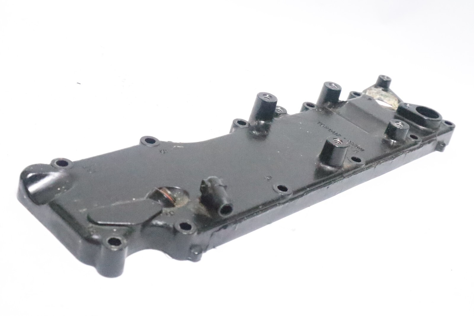 Mercury Yamaha 40 45 50 60 HP (4 STROKE) Mercury 825030A 1 COVER ASSY, Exhaust - Image 4