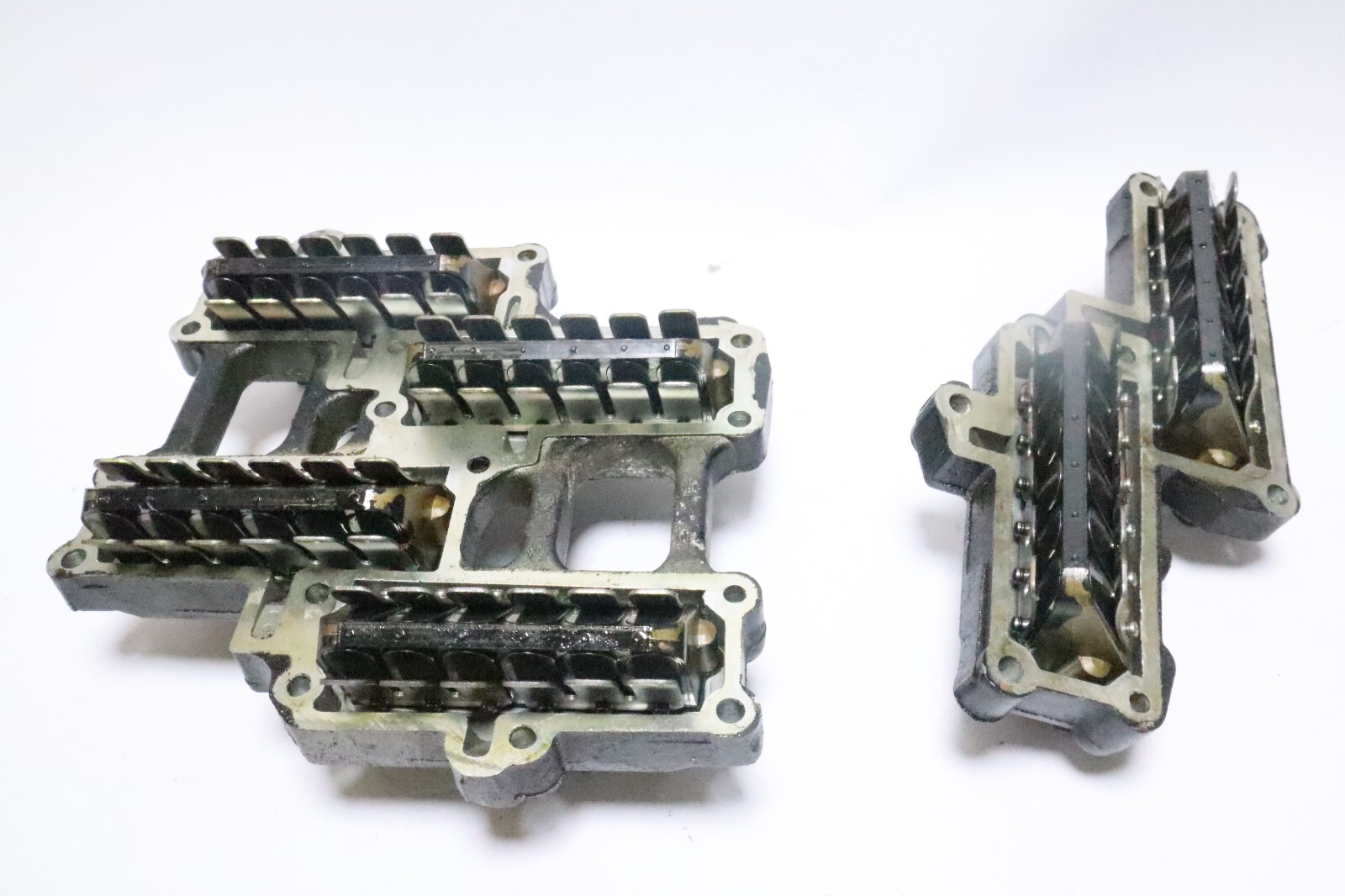 Johnson Evenrude OMC 200 225HP Reed Plate intake manifold 332243-3 Upper - Image 2