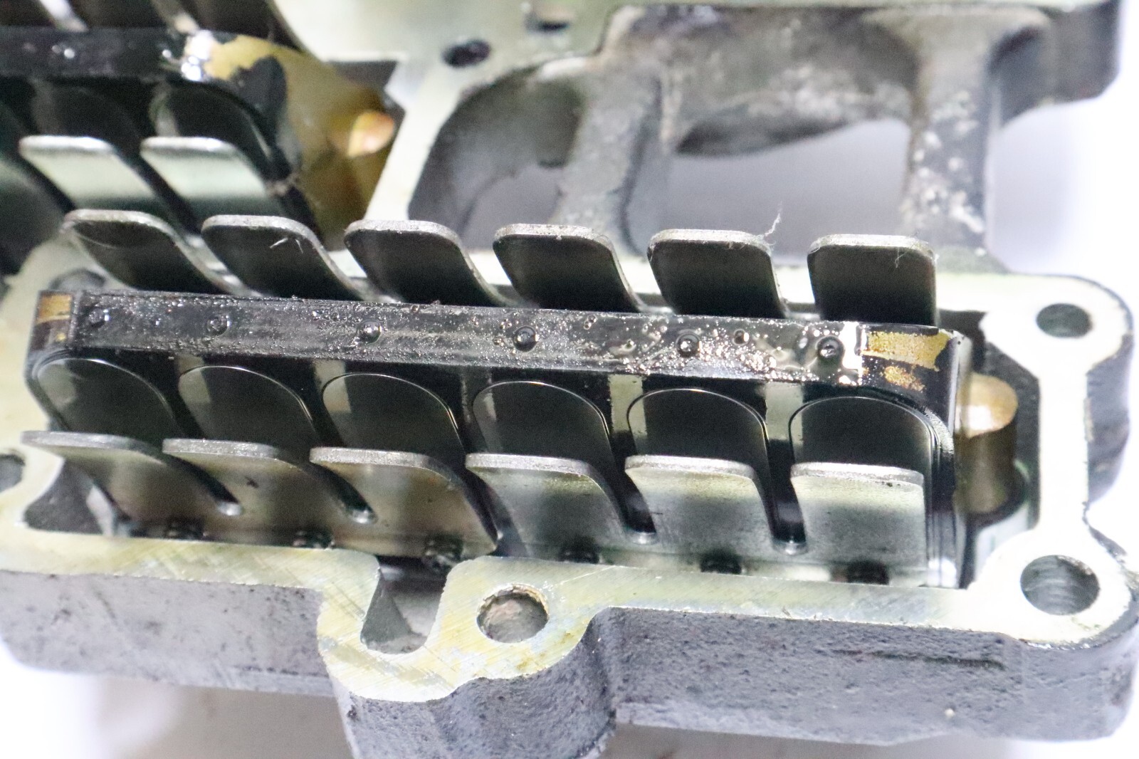 Johnson Evenrude OMC 200 225HP Reed Plate intake manifold 332243-3 Upper - Image 17