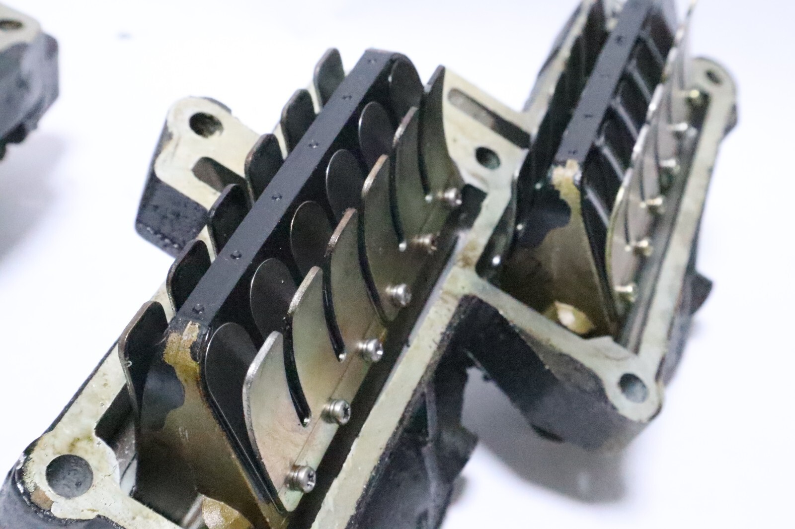Johnson Evenrude OMC 200 225HP Reed Plate intake manifold 332243-3 Upper - Image 18