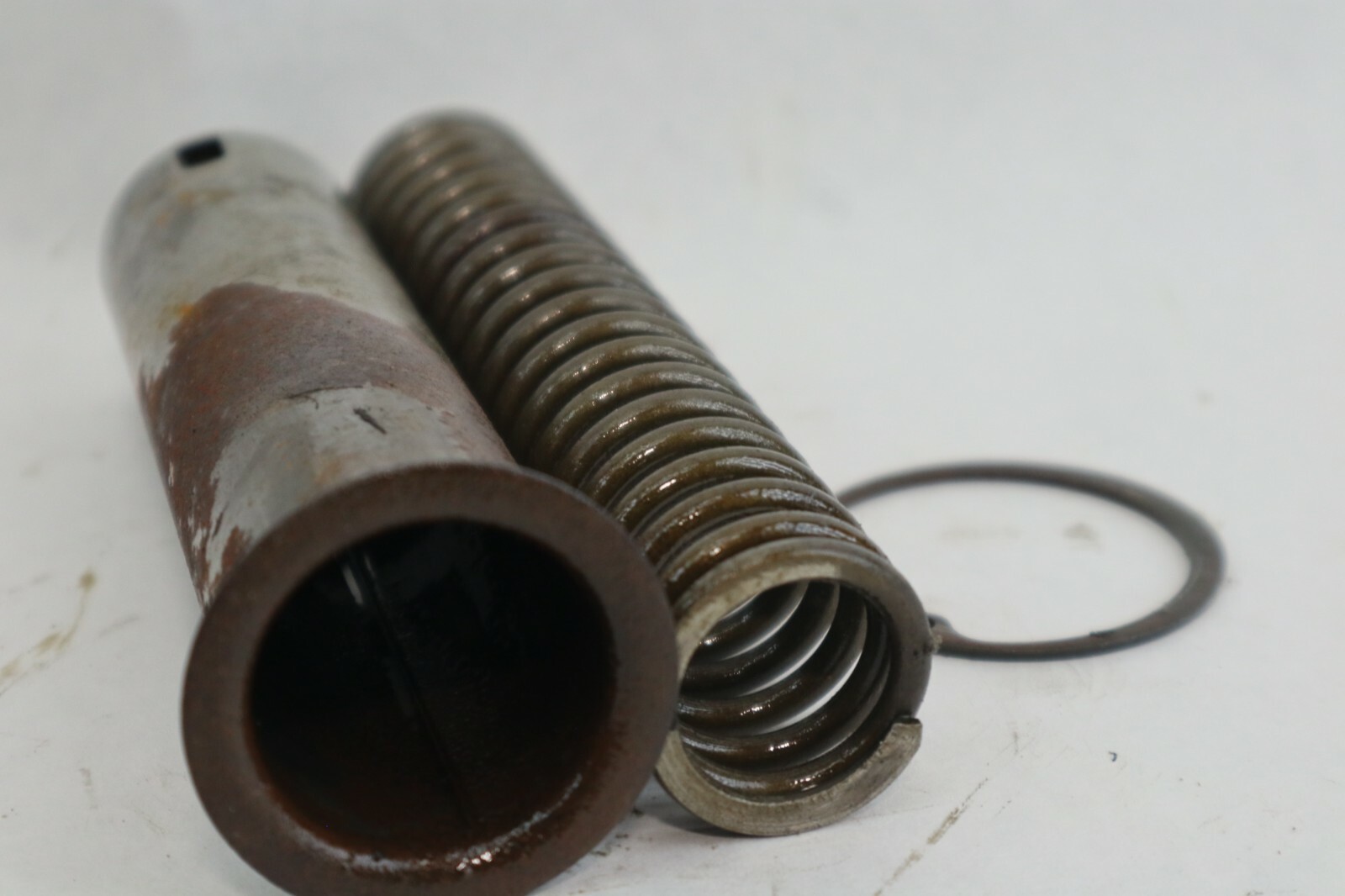 SUZUKI DT 50 60 HP GEAR OIL PUMP GUIDE COLLAR AND SPRING - Image 3