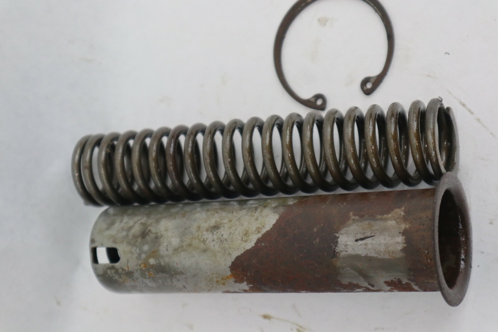 SUZUKI DT 50 60 HP GEAR OIL PUMP GUIDE COLLAR AND SPRING - Image 4