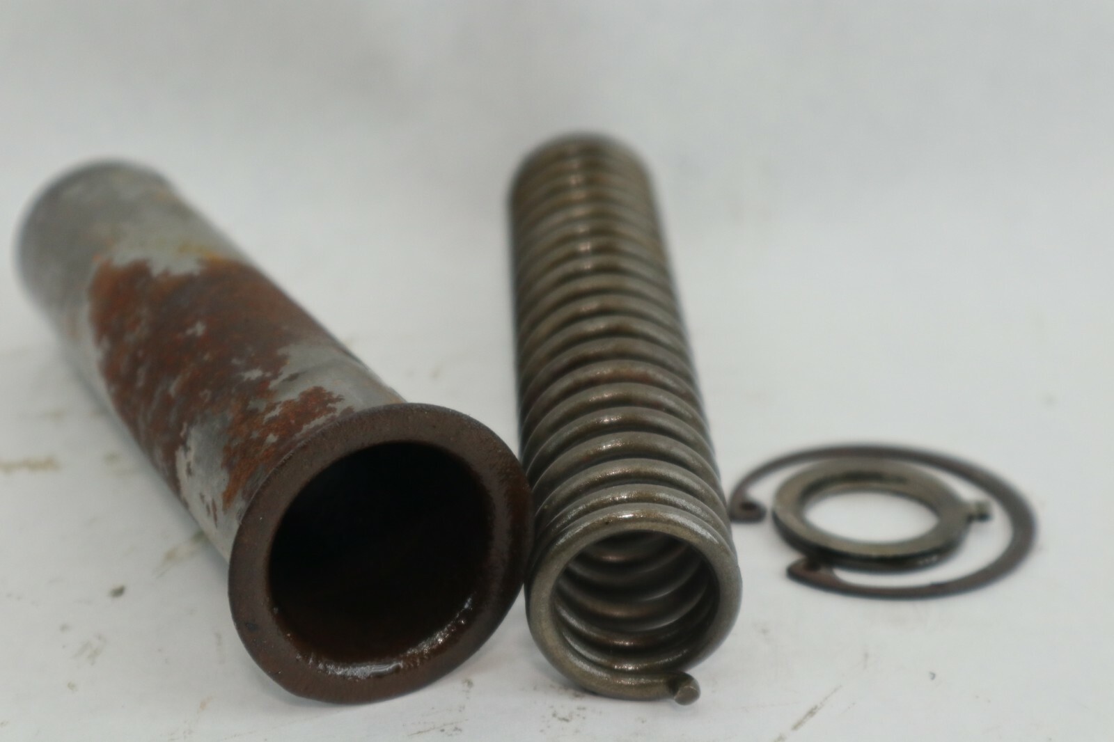 SUZUKI DT 50 60 HP GEAR OIL PUMP GUIDE COLLAR AND SPRING - Image 5