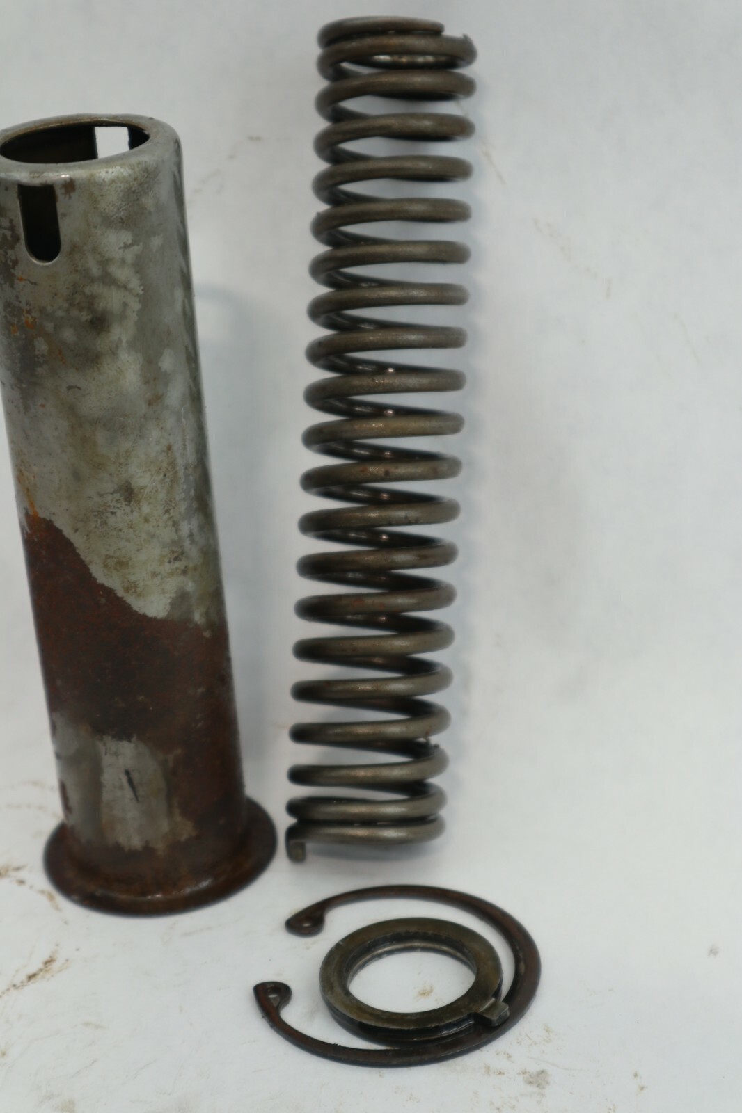 SUZUKI DT 50 60 HP GEAR OIL PUMP GUIDE COLLAR AND SPRING - Image 7
