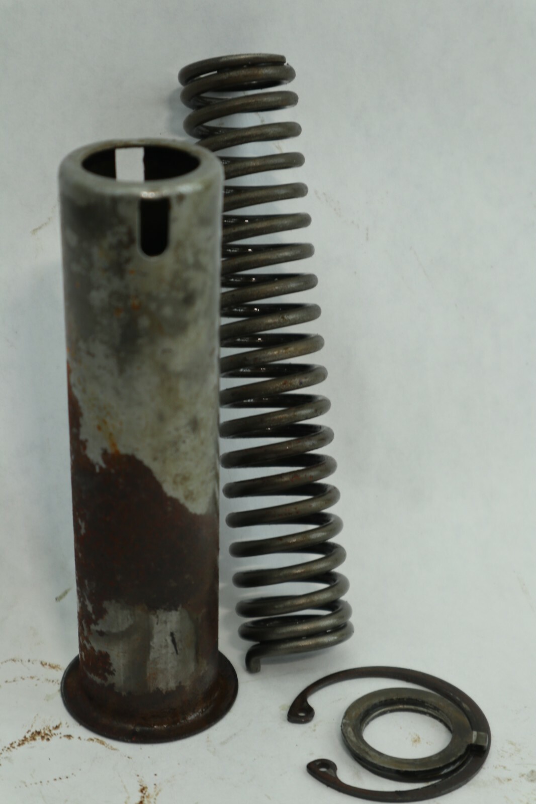 SUZUKI DT 50 60 HP GEAR OIL PUMP GUIDE COLLAR AND SPRING - Image 8
