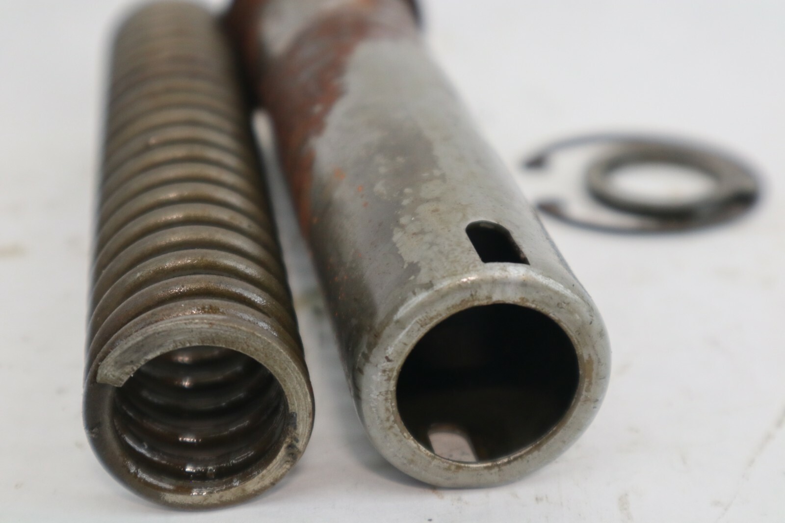 SUZUKI DT 50 60 HP GEAR OIL PUMP GUIDE COLLAR AND SPRING - Image 9