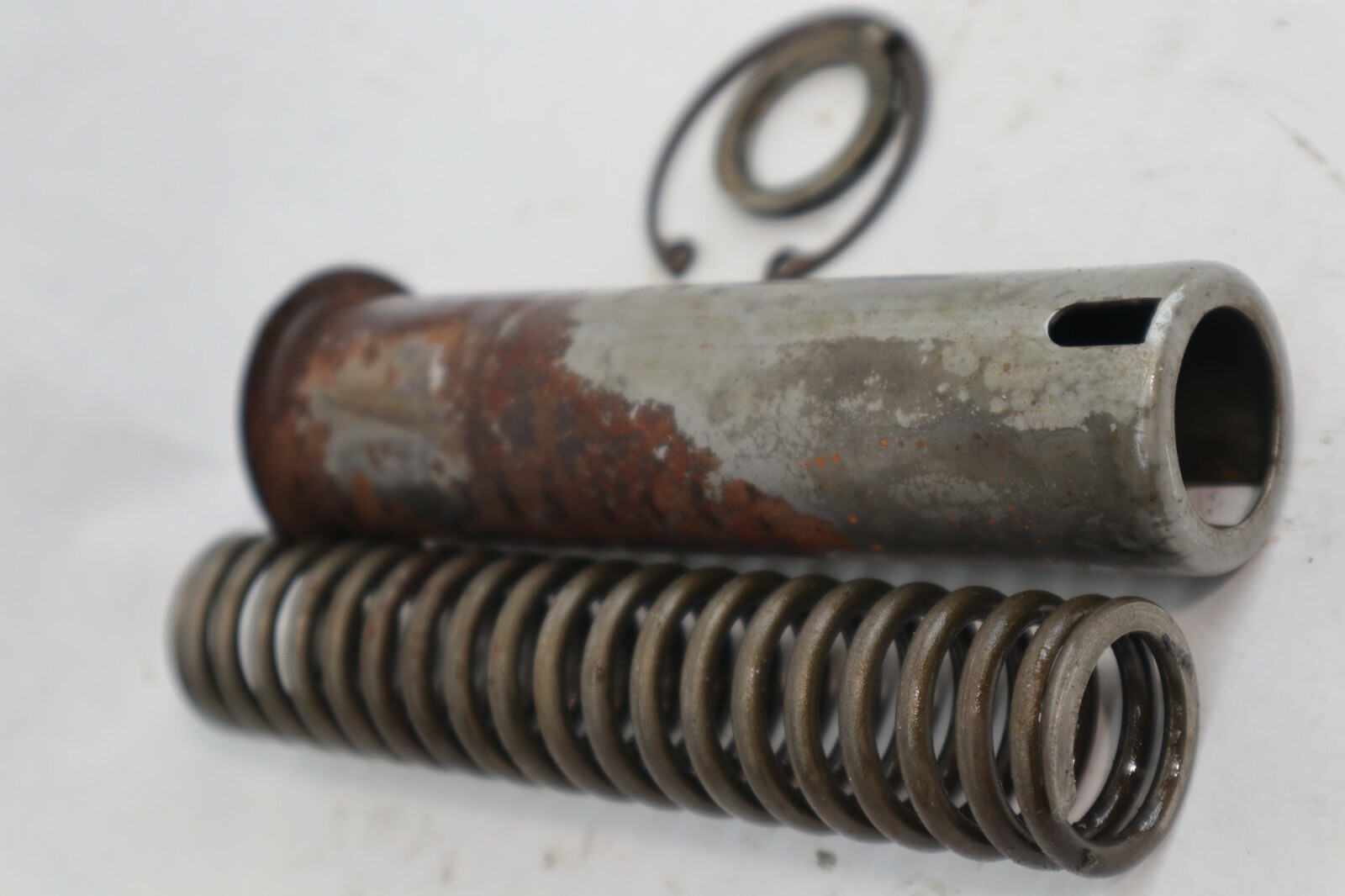 SUZUKI DT 50 60 HP GEAR OIL PUMP GUIDE COLLAR AND SPRING - Image 10
