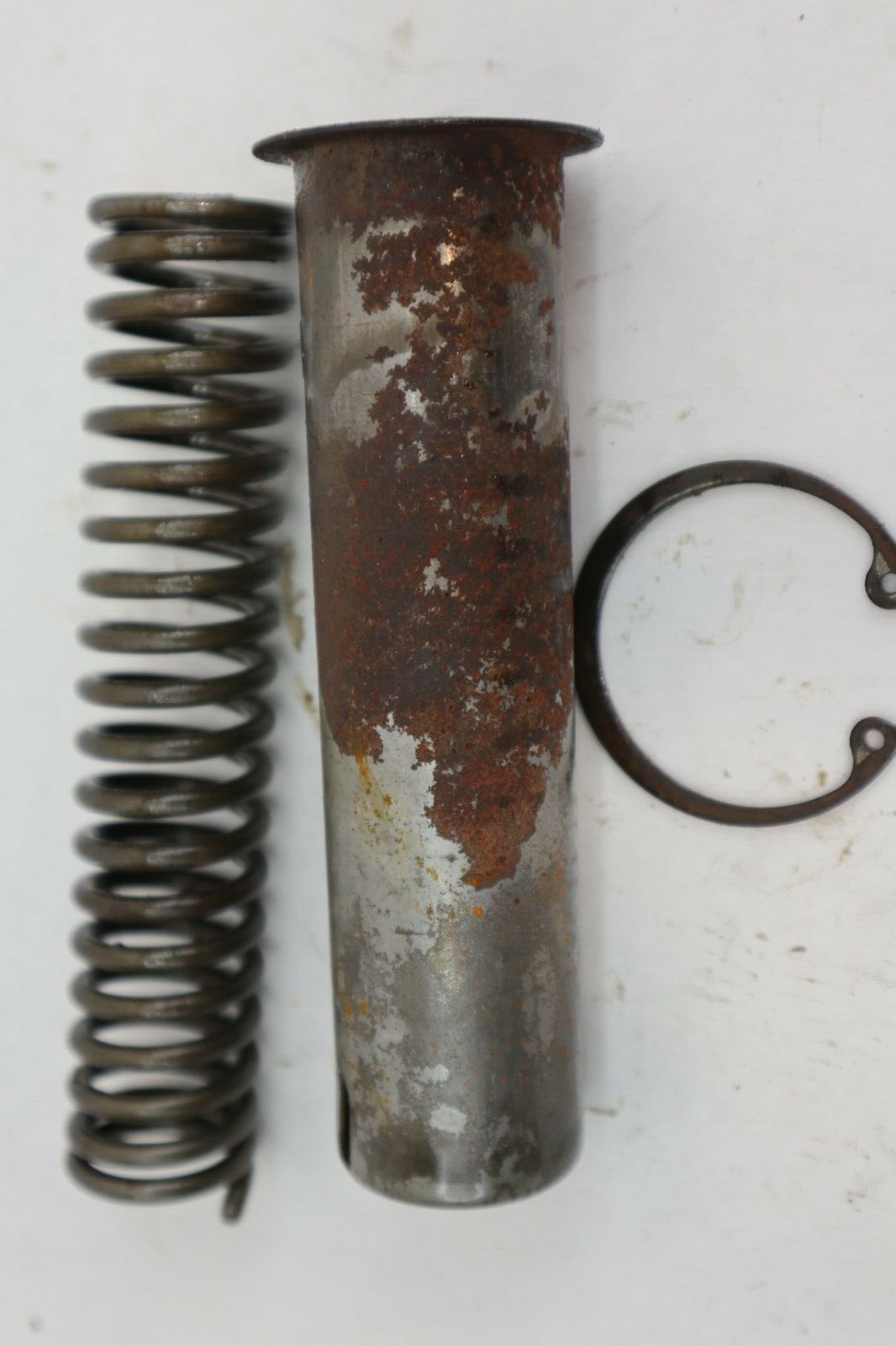 SUZUKI DT 50 60 HP GEAR OIL PUMP GUIDE COLLAR AND SPRING