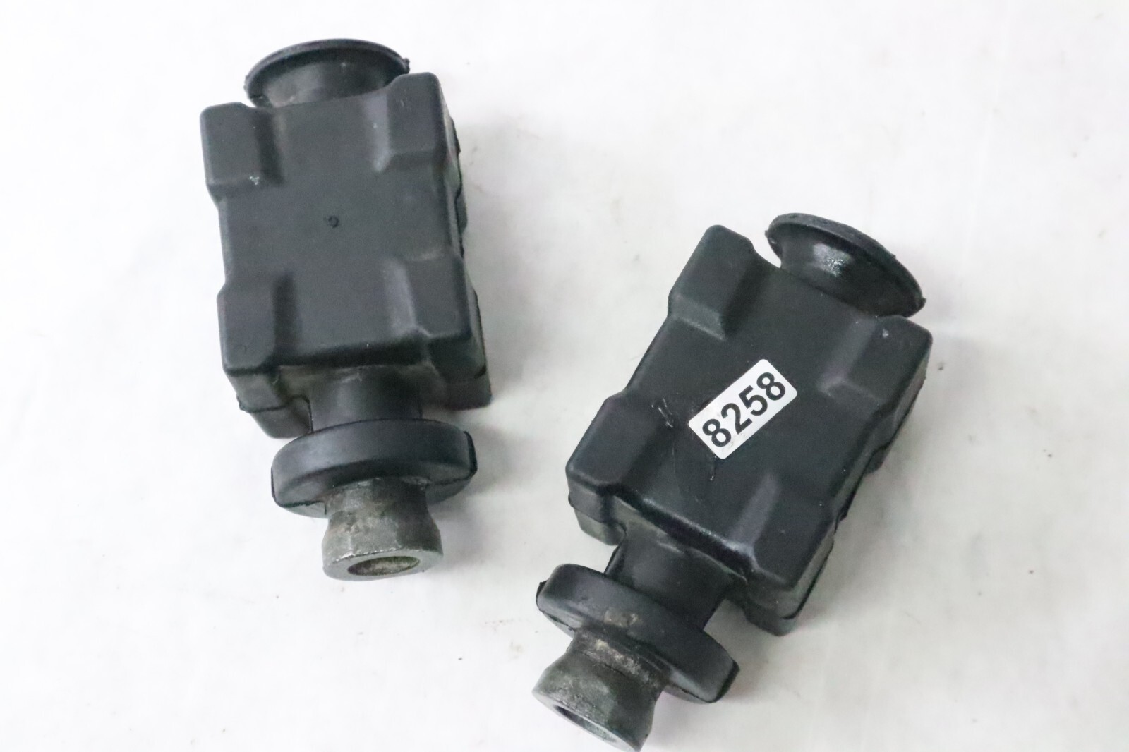HONDA OEM LOWER RUBBER MOUNTS # 50155-ZV5-000 - Image 2