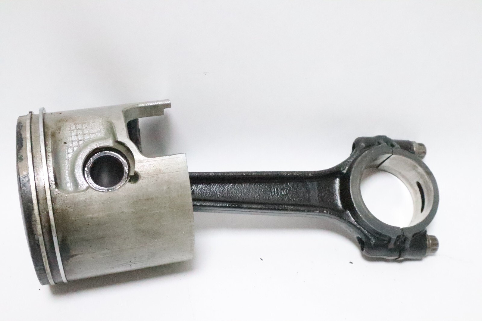 Mercury Mariner 225XL 225HP Outboard STBD Piston & Rod 822067A7 Standard - Image 4