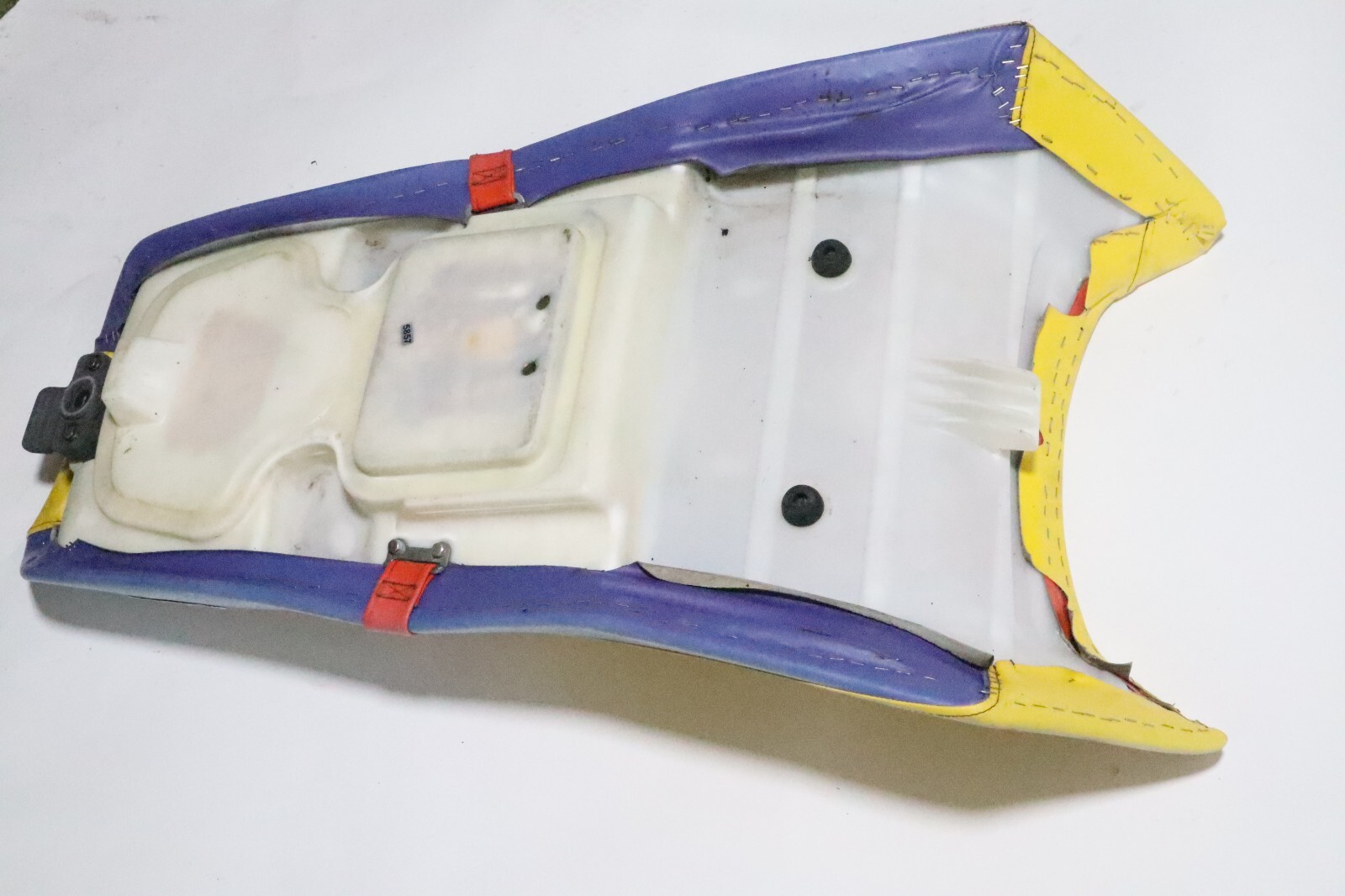 94 YAMAHA WAVE RAIDER 700 SEAT GH1-6371A-00-00 - Image 12