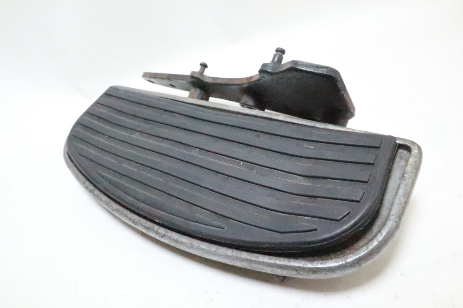 99-01 KAWASAKI VULCAN 1500 VN1500G NOMAD LEFT FRONT FOOT REST PEG STEP
