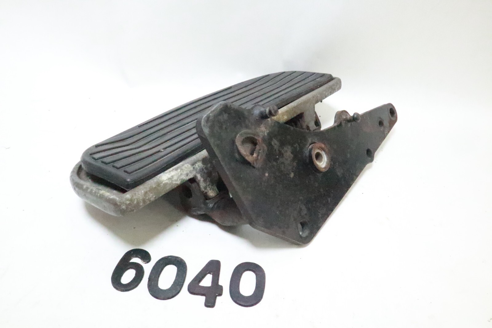 99-01 KAWASAKI VULCAN 1500 VN1500G NOMAD LEFT FRONT FOOT REST PEG STEP - Image 2