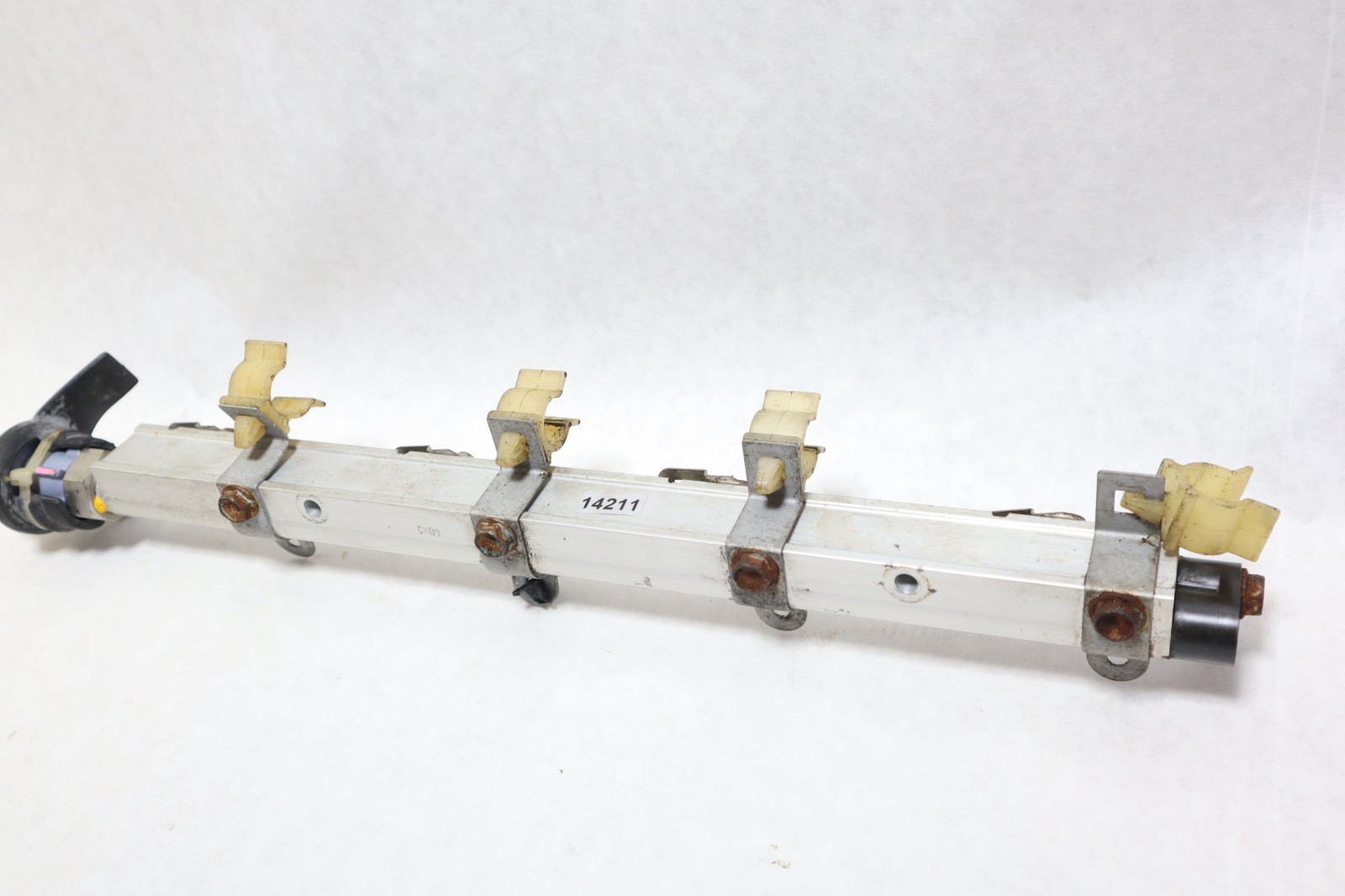 FUEL RAIL W/ regulator HONDA bf 115-150 HP OUTBOARD 16621-ZY6-000 - Image 2