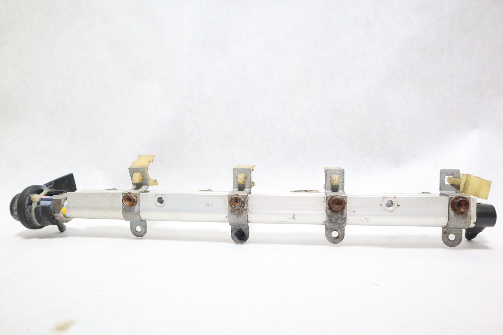 FUEL RAIL W/ regulator HONDA bf 115-150 HP OUTBOARD 16621-ZY6-000 - Image 4