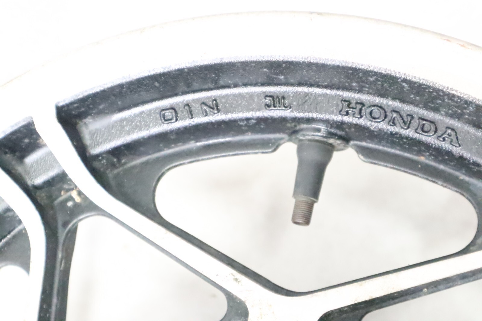 83 1983 HONDA CX650C REAR BACK WHEEL RIM STRAIGHT 15X3.00 CX650 - Image 9