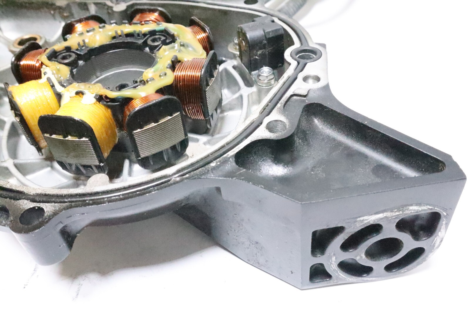 2001-2005 WaveRunner GP800 XLT800 Yamaha OEM Flywheel Cover Stator Armature Coil - Image 13