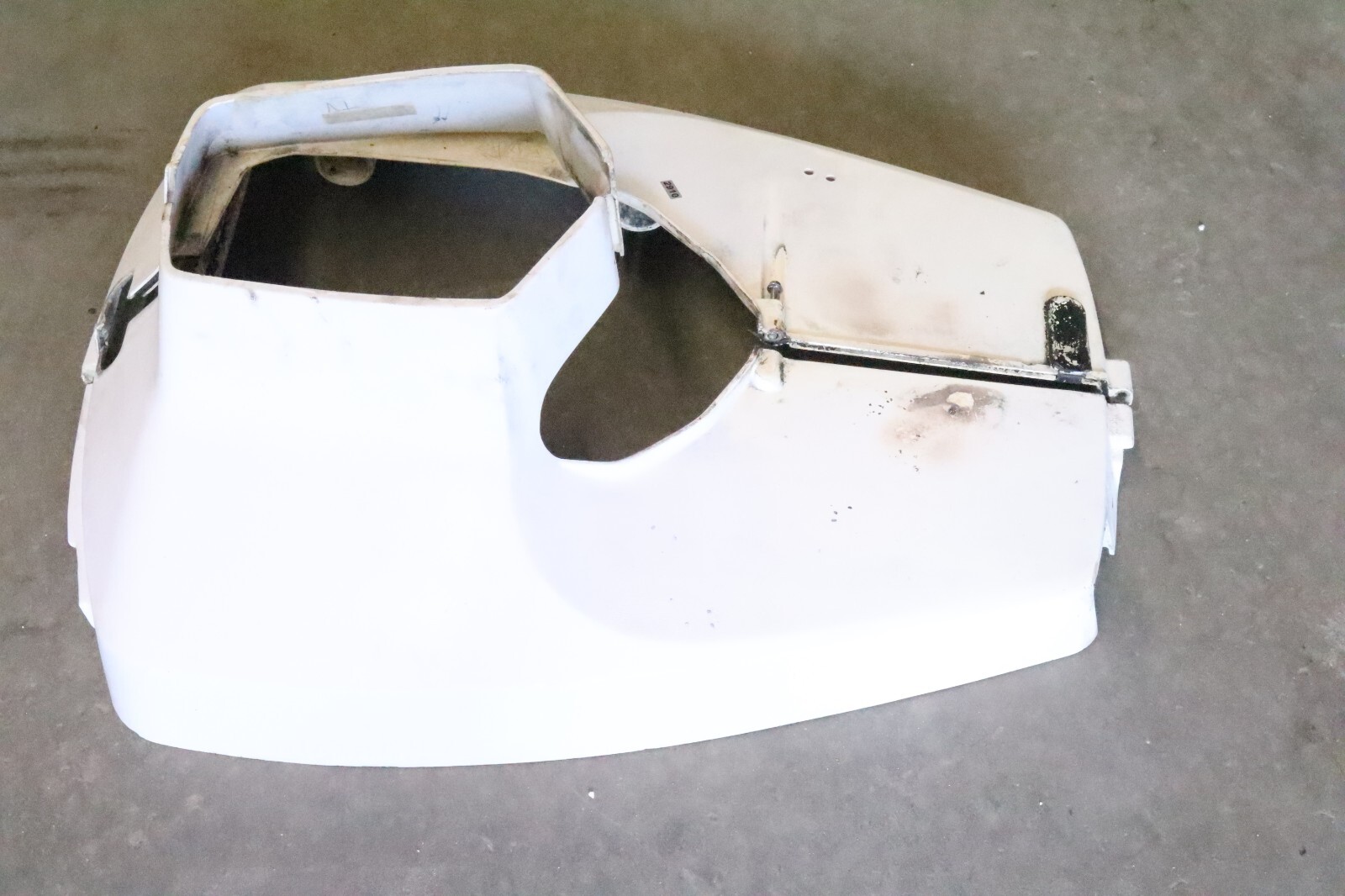 Evinrude 200-225r V6 lower covery Port STBD PN 0432783 0432405 - Image 6