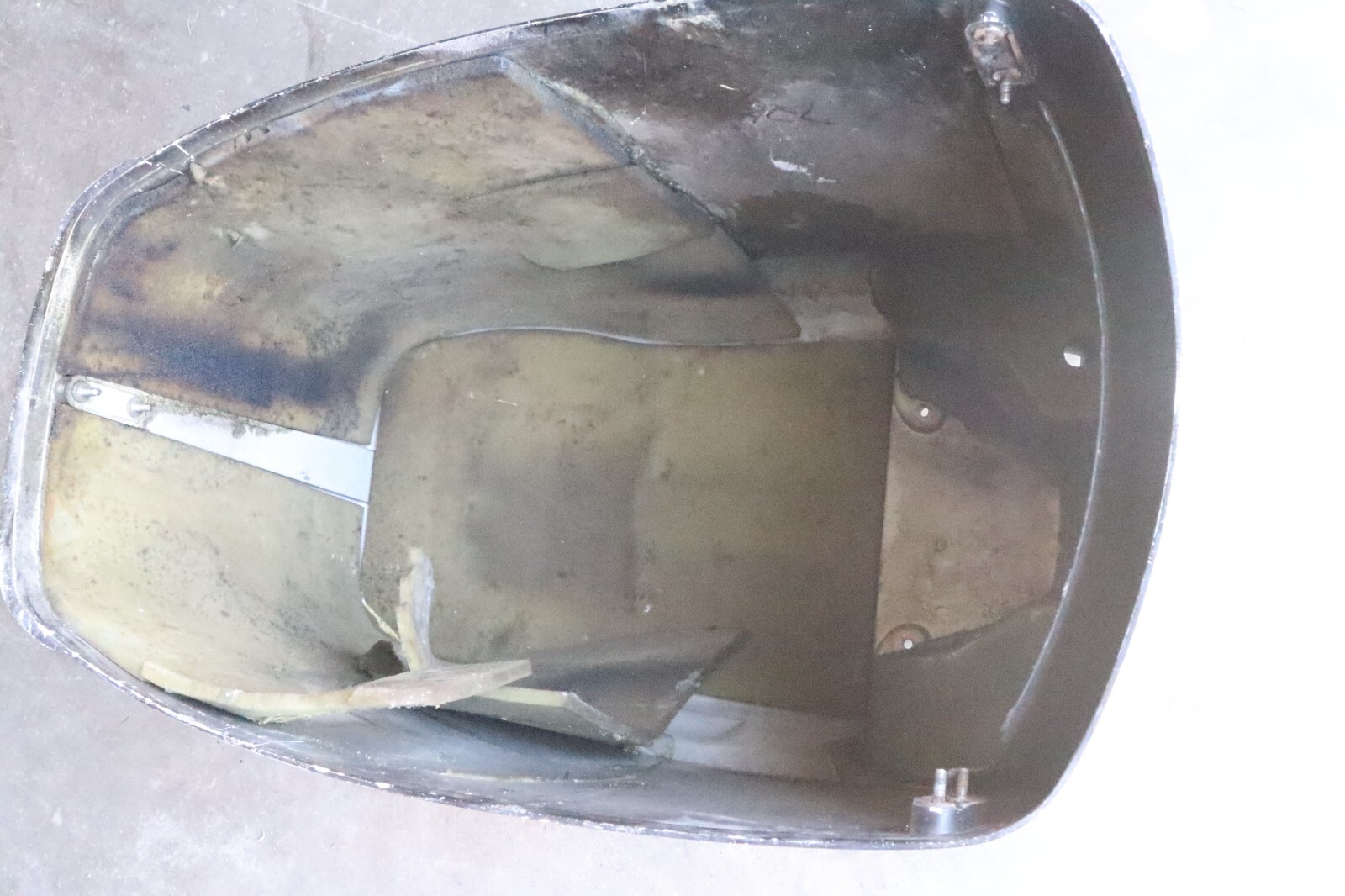 Mercury 250 HP 2 Stroke EFI Top Cowl Assembly PN 814277T14 Fits 1998-2003 - Image 11
