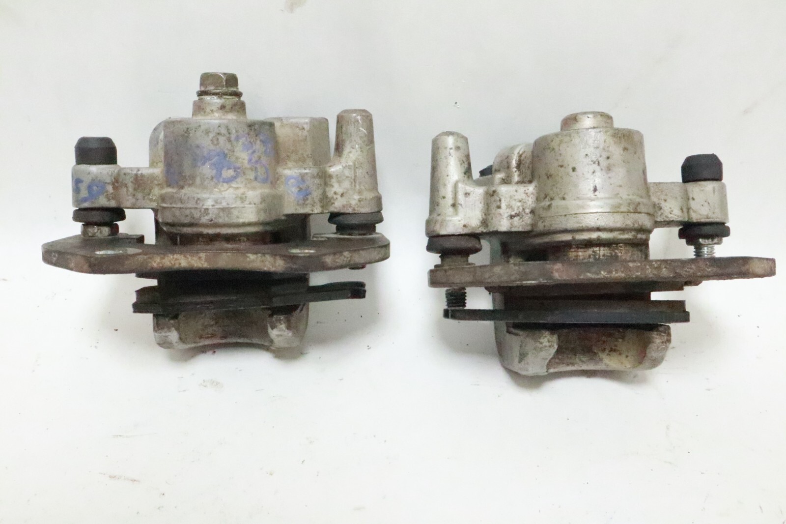 04-14 Outlander 400 500 650 800 Front RIGHT+LEFT Brake Caliper OEM - Image 11