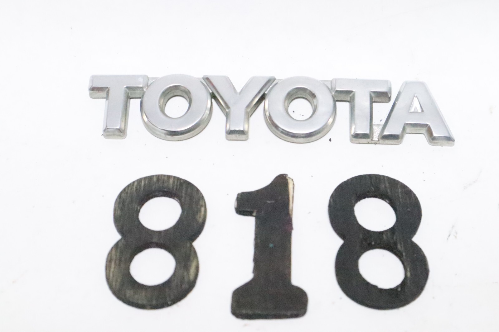 2003-2008 toyota corolla "toyota " trunk tail gate emblem 75441-02060 oem - Image 3