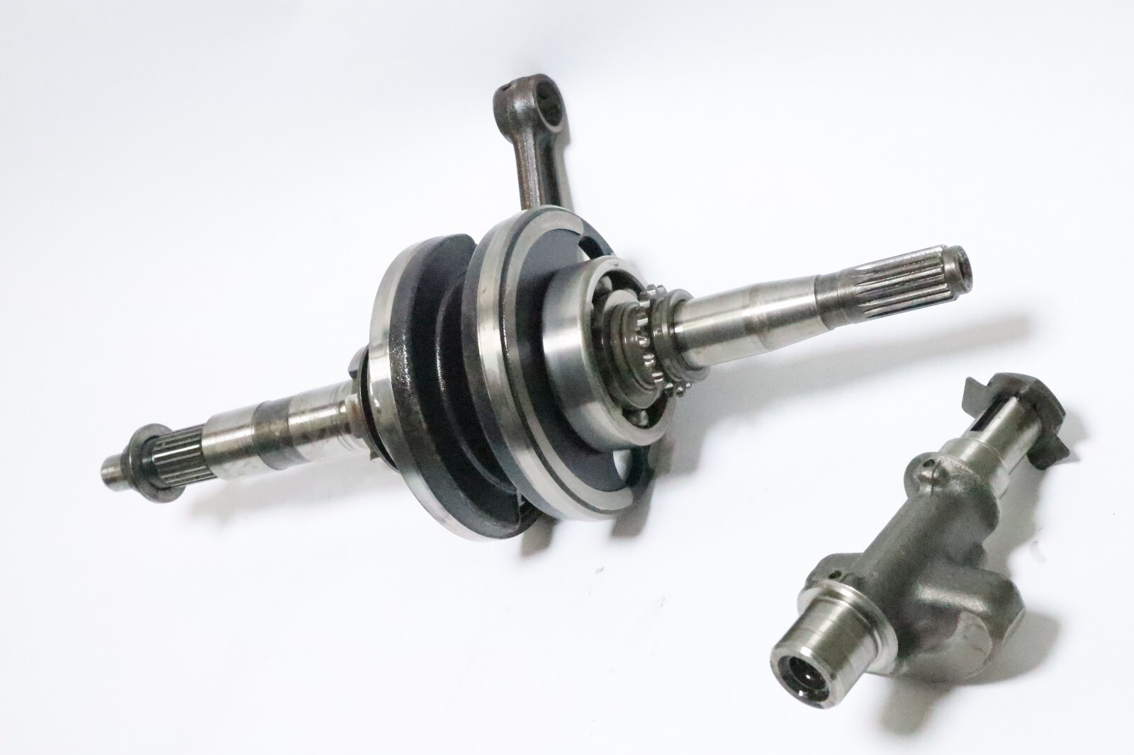 96-2002 Yamaha Wolverine YFM350 OEM Crankshaft & Counter Balance 4KB-11400-01-00 - Image 2