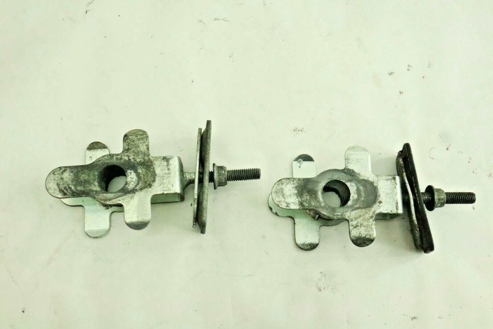 00 02 SUZUKI GSX 600 F KATANA REAR SWING ARM DRIVE CHAIN TENSIONERS PAIR GSX600