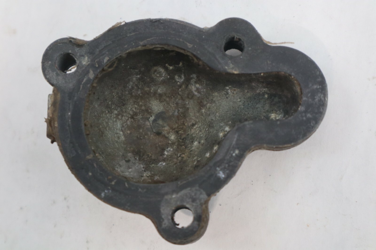 1989 SUZUKI 75HP THERMOSTAT COVER - Image 3