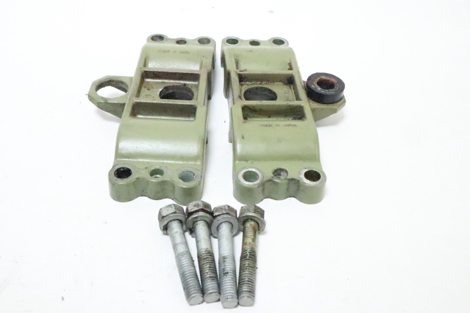 Suzuki 54137-94400 Upper Mount Case 54137-94401 1986-1998 35-40HP DT35 DT40 Used - Image 5