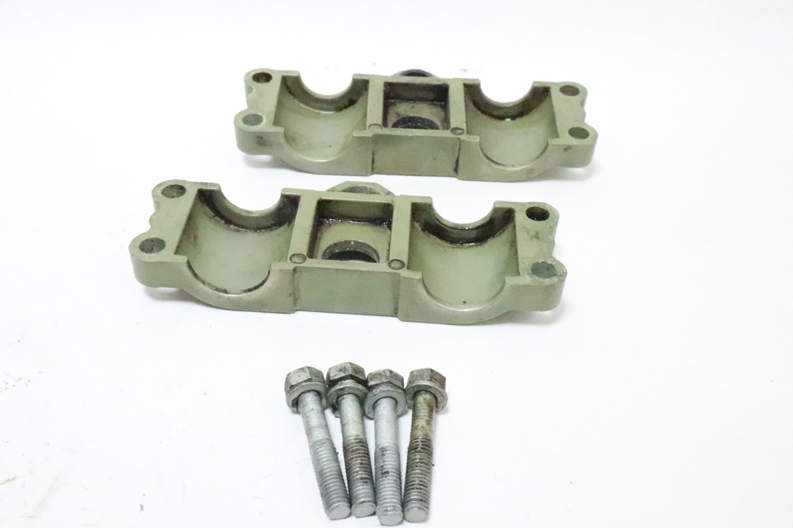 Suzuki 54137-94400 Upper Mount Case 54137-94401 1986-1998 35-40HP DT35 DT40 Used - Image 8