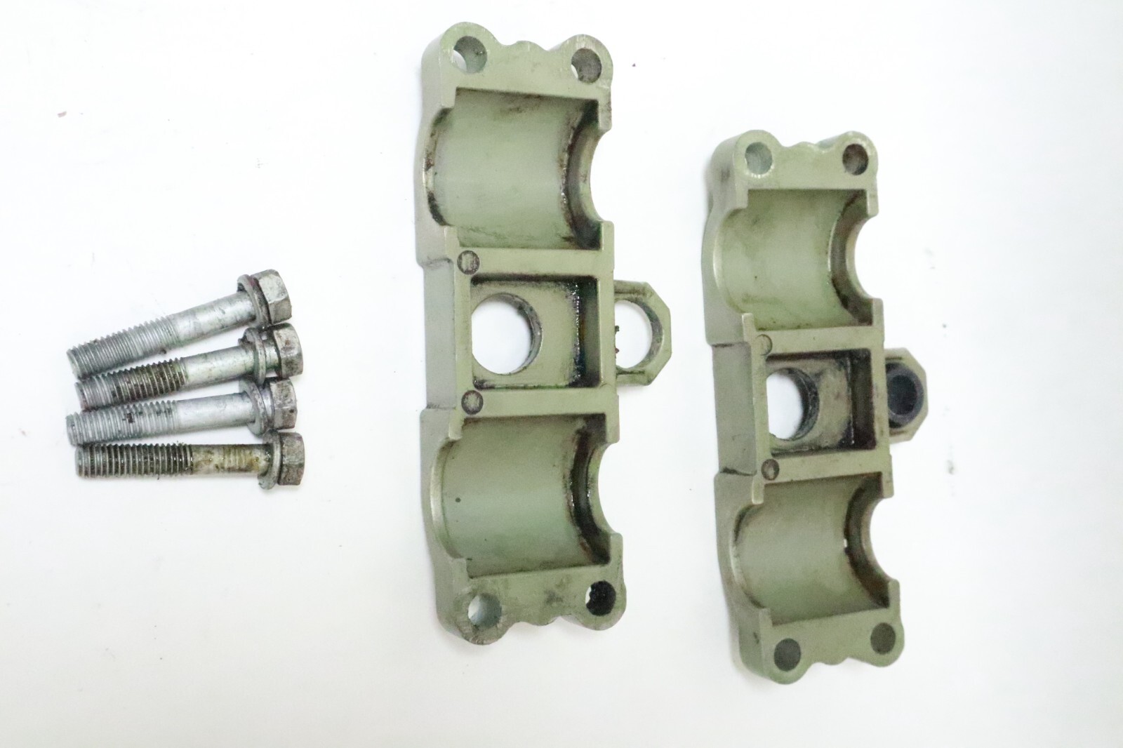Suzuki 54137-94400 Upper Mount Case 54137-94401 1986-1998 35-40HP DT35 DT40 Used - Image 10