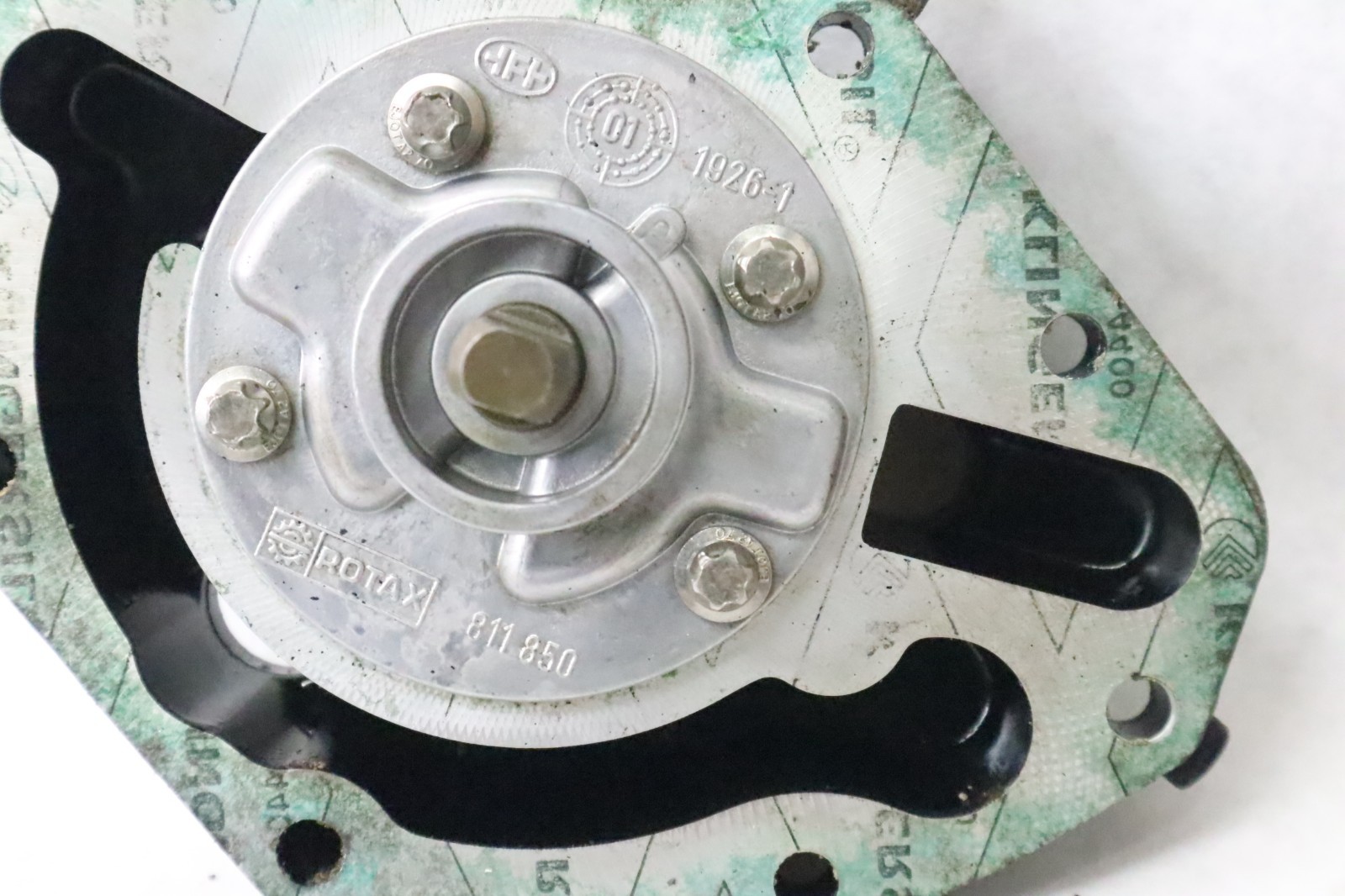 BRP OIL PUMP HOUSING 420811840 OEM 420811840 - Image 7