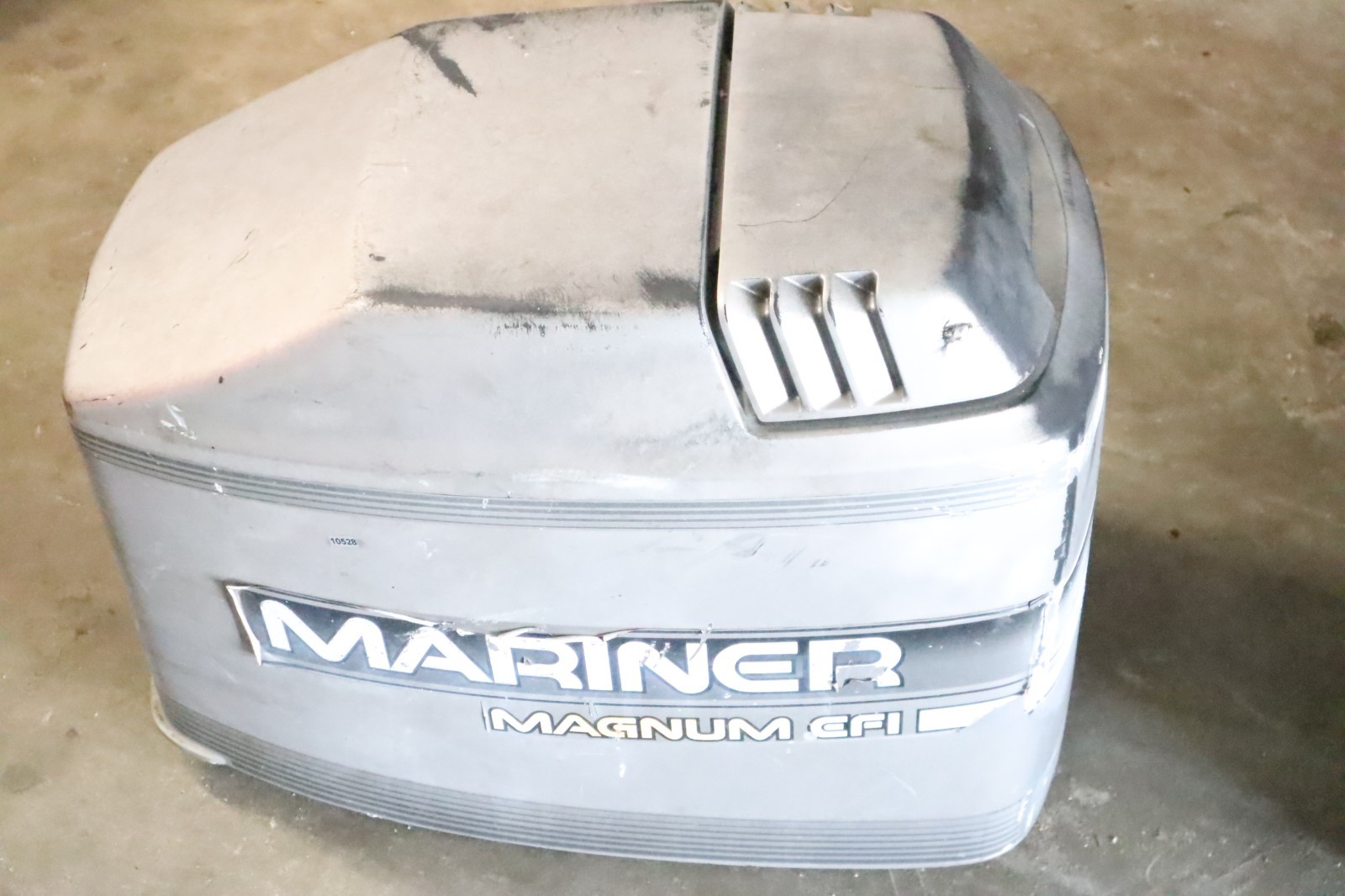 Mercury Mariner 3.0L 225hp outboard top cowling - Image 2