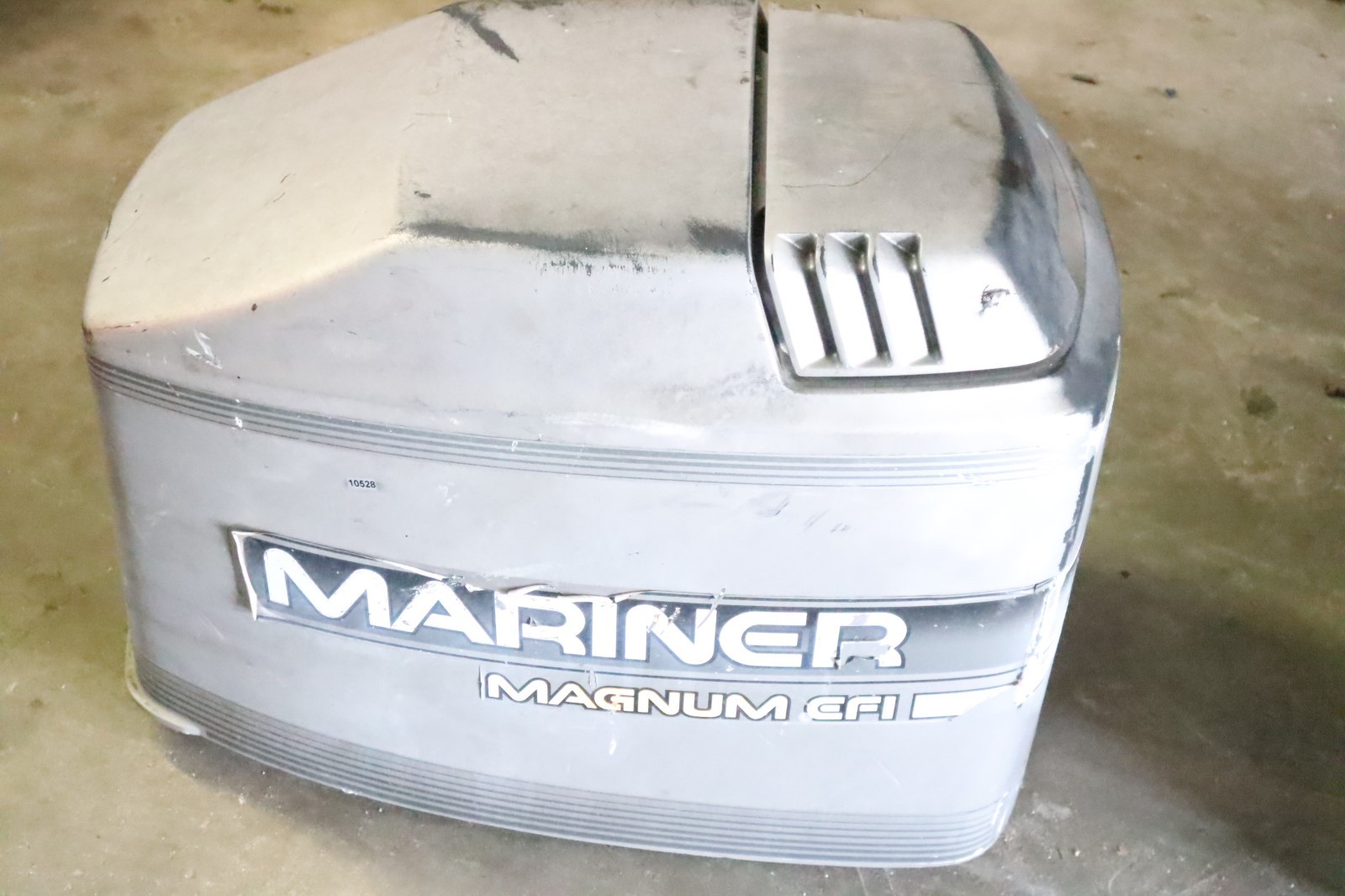 Mercury Mariner 3.0L 225hp outboard top cowling - Image 3