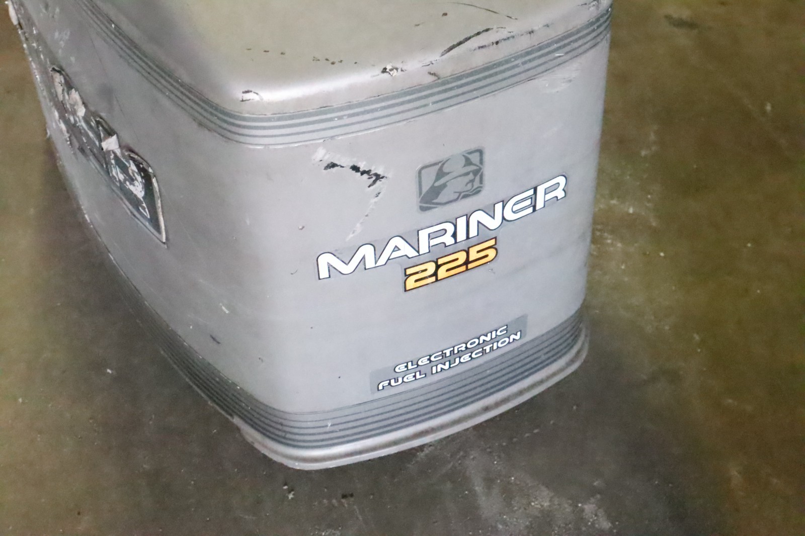 Mercury Mariner 3.0L 225hp outboard top cowling - Image 11