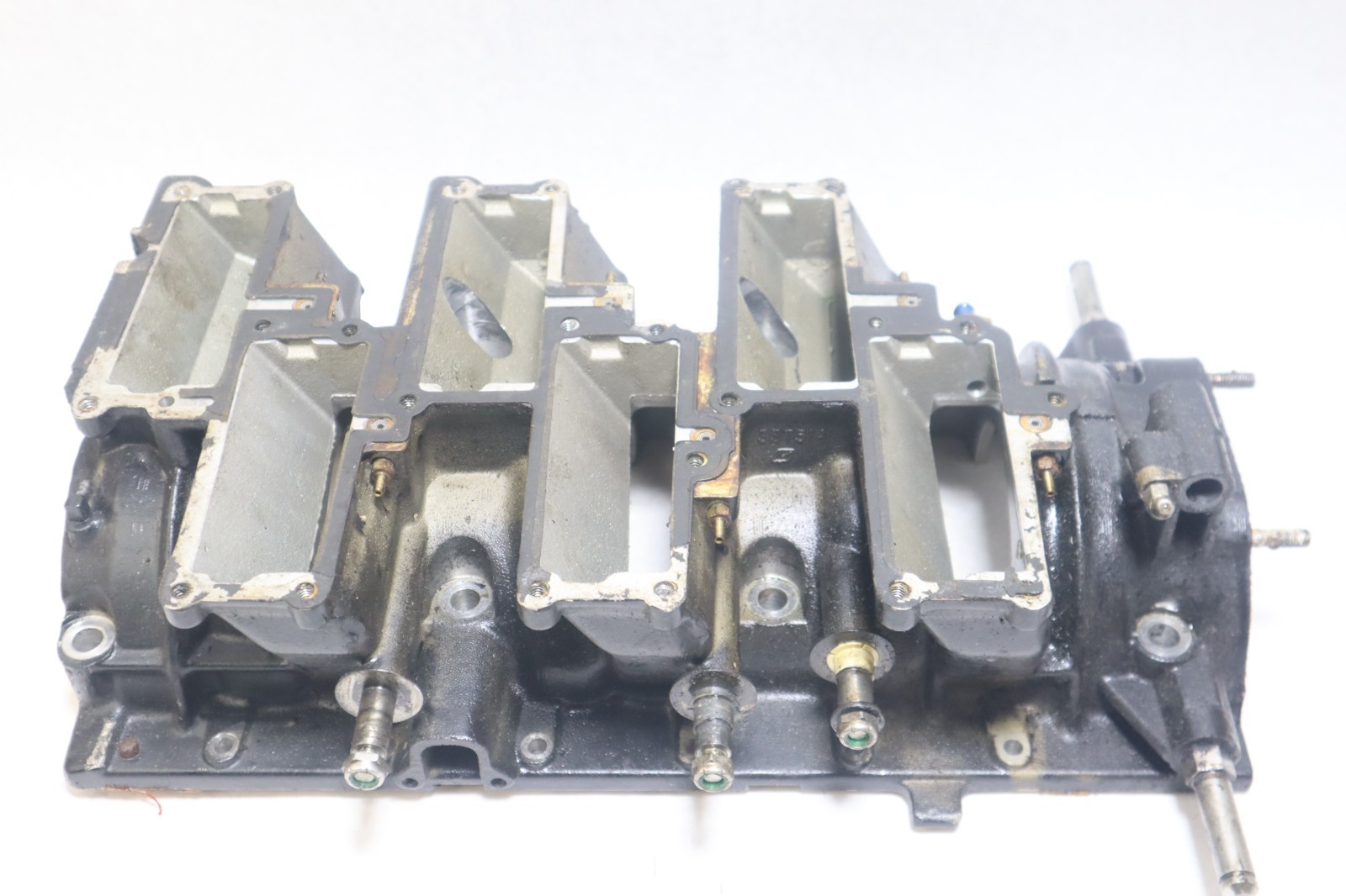 93-99 Johnson Evinrude 0439148 439148 Engine intake half side Crankcase 200 - Image 8