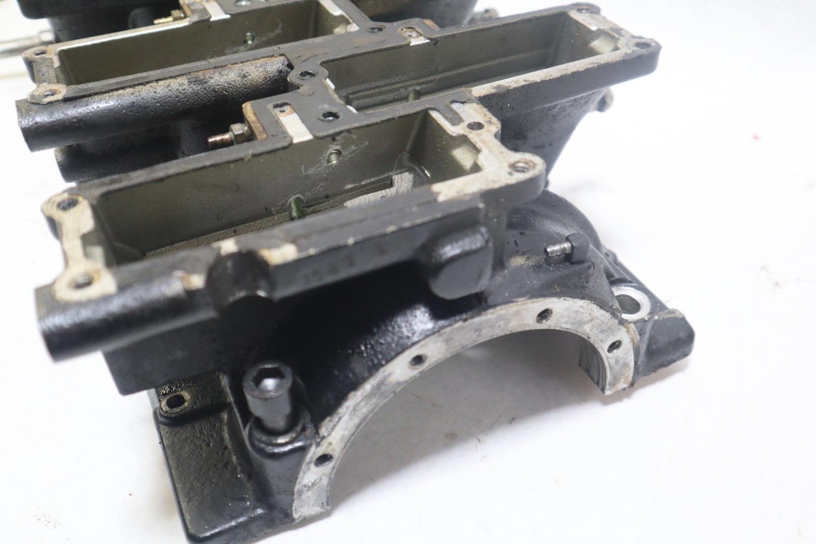 93-99 Johnson Evinrude 0439148 439148 Engine intake half side Crankcase 200 - Image 13