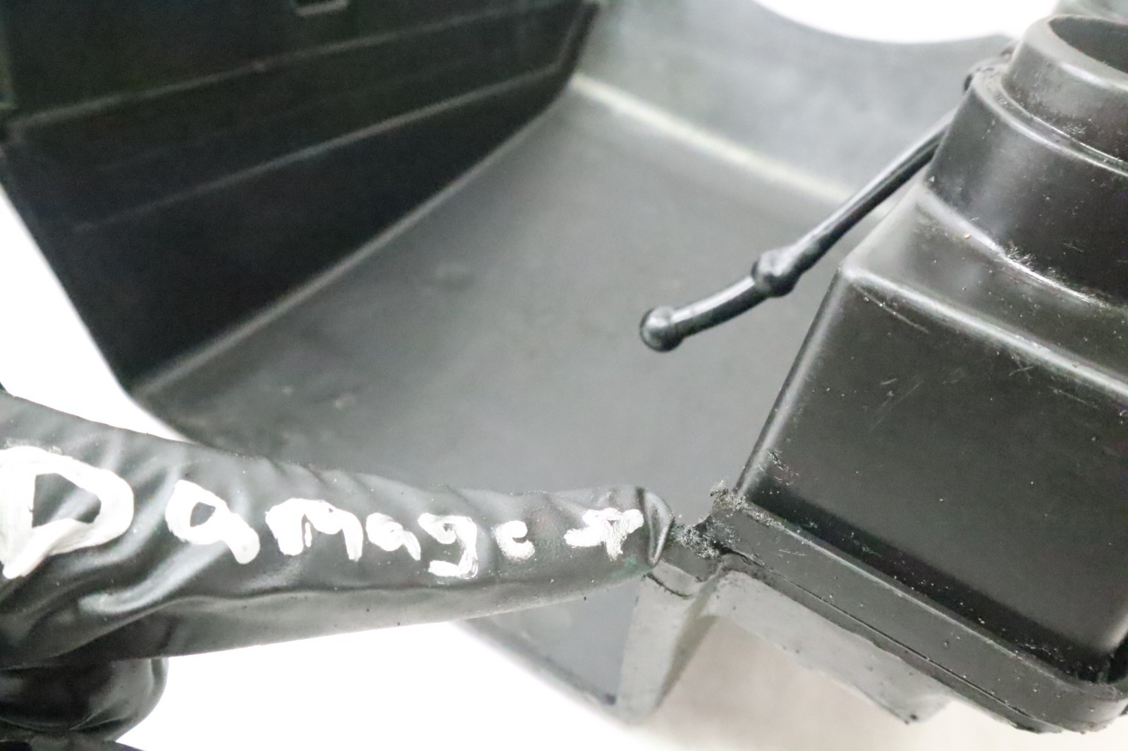 2001 Johnson Evinrude V6 Air Silencer And 3010673 Air Temperature Sensor Fitch - Image 10