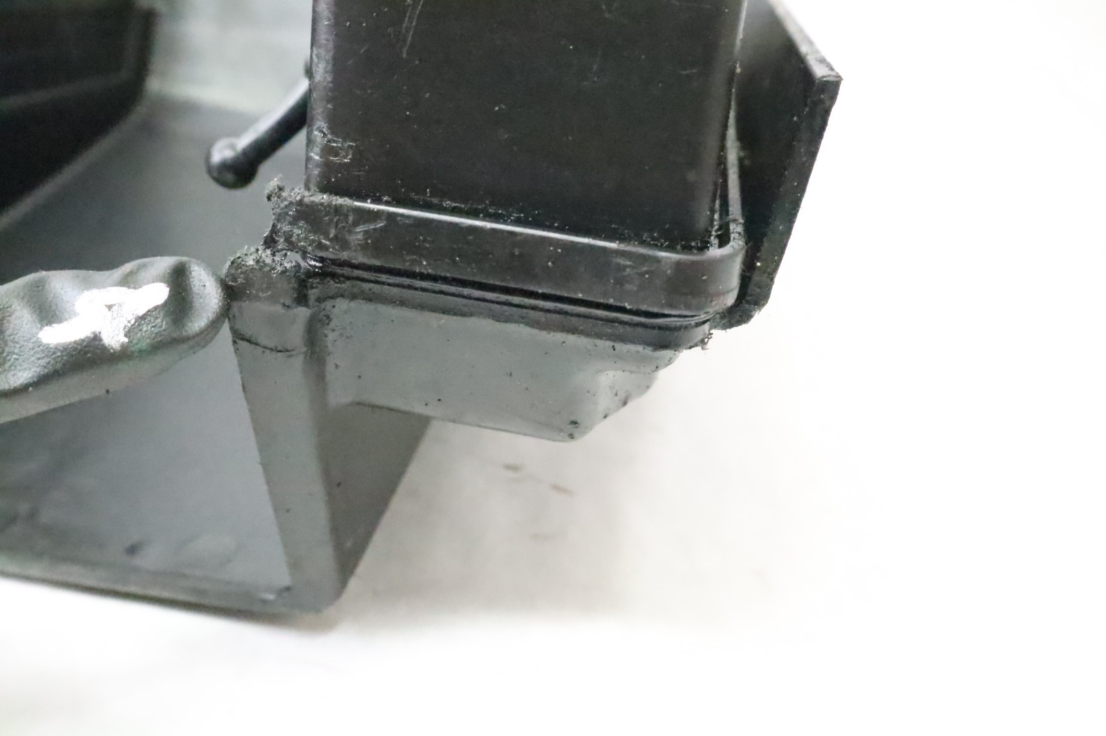 2001 Johnson Evinrude V6 Air Silencer And 3010673 Air Temperature Sensor Fitch - Image 11