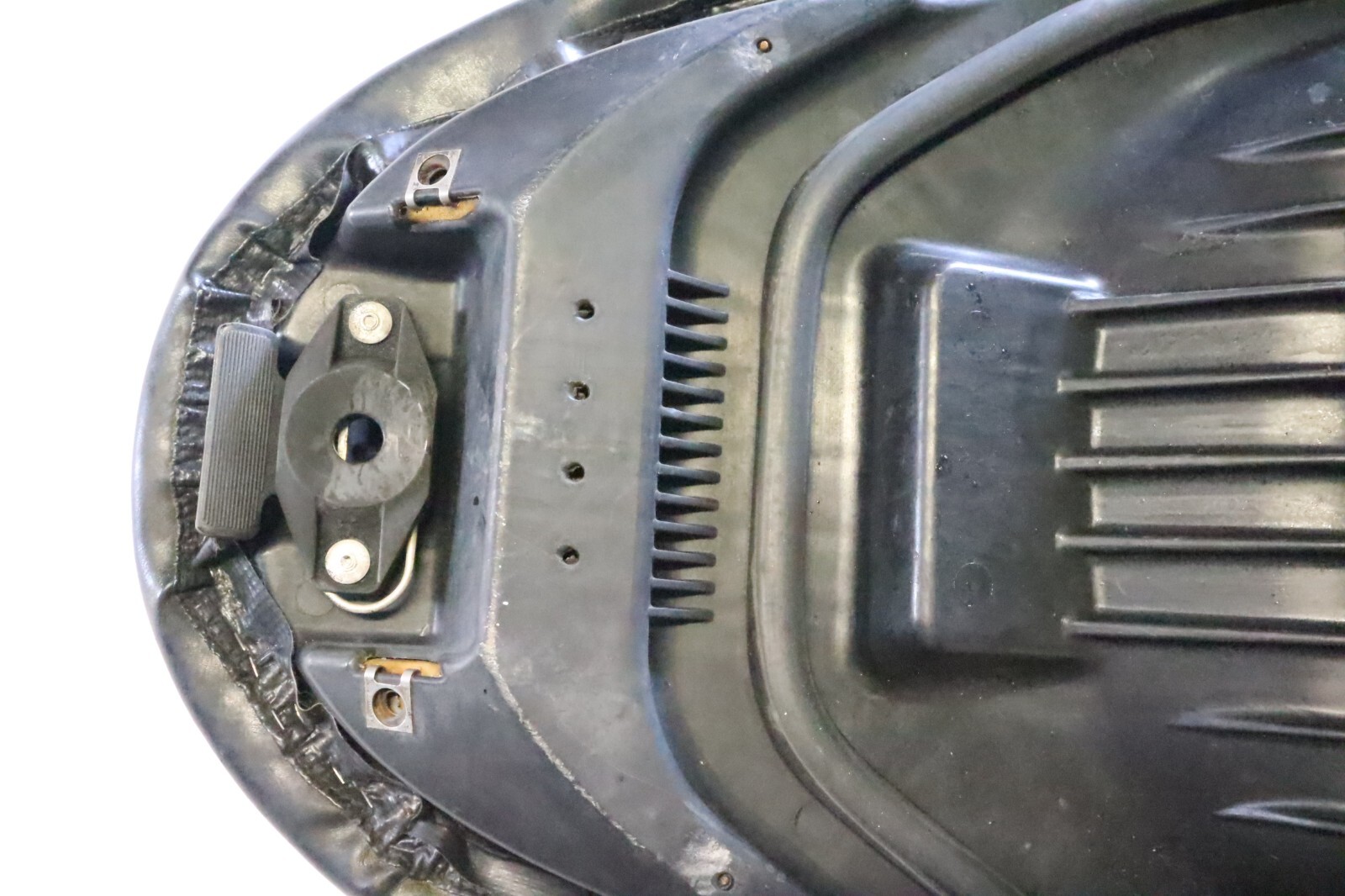 2004 - 2006 SEADOO RXP SEAT ASSY WITH jet trim seat cover - Image 12