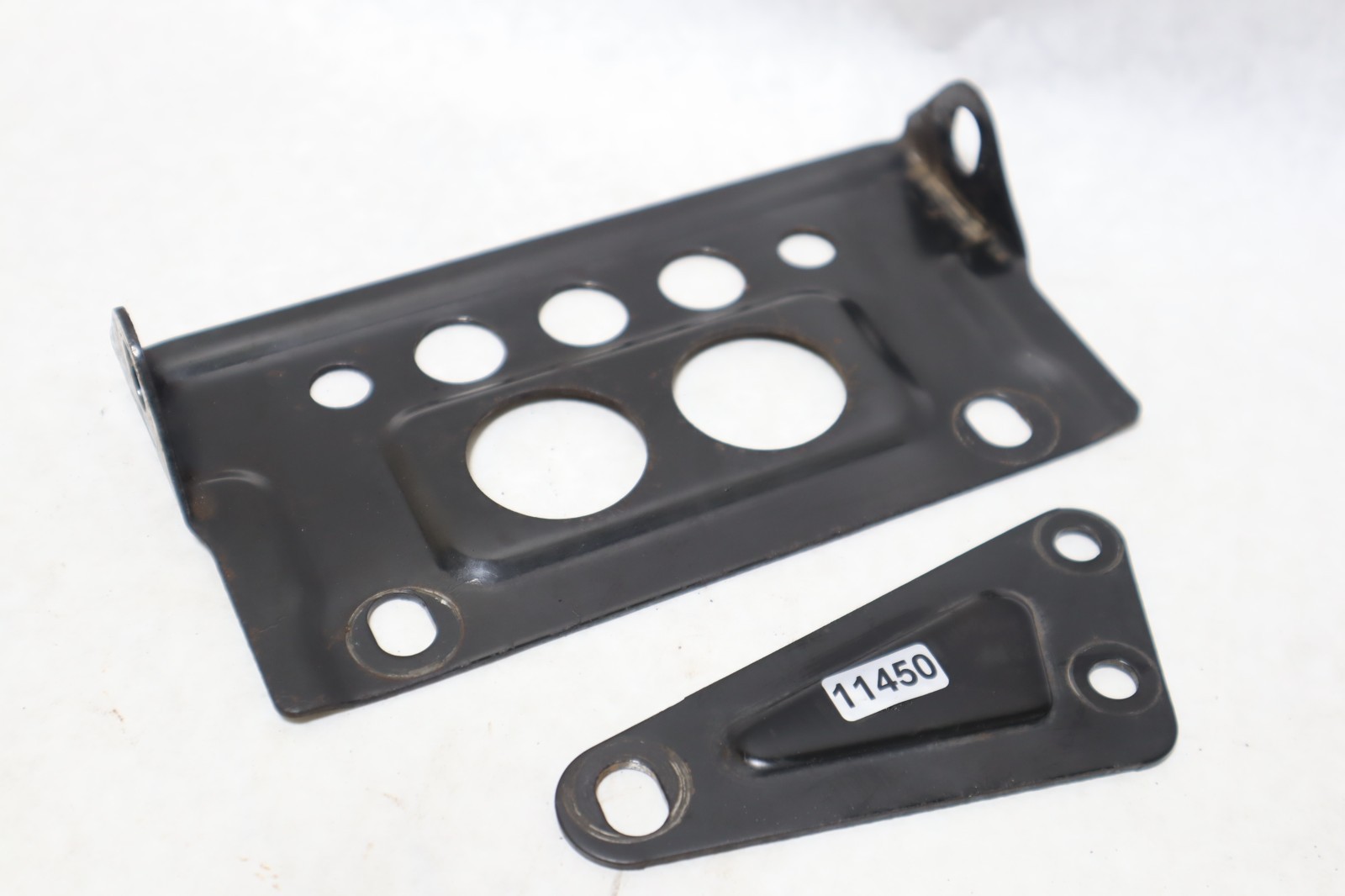 2001 Bombardier Traxter Oem Front Diff Mount Bracket brackets 705400068 - Image 3