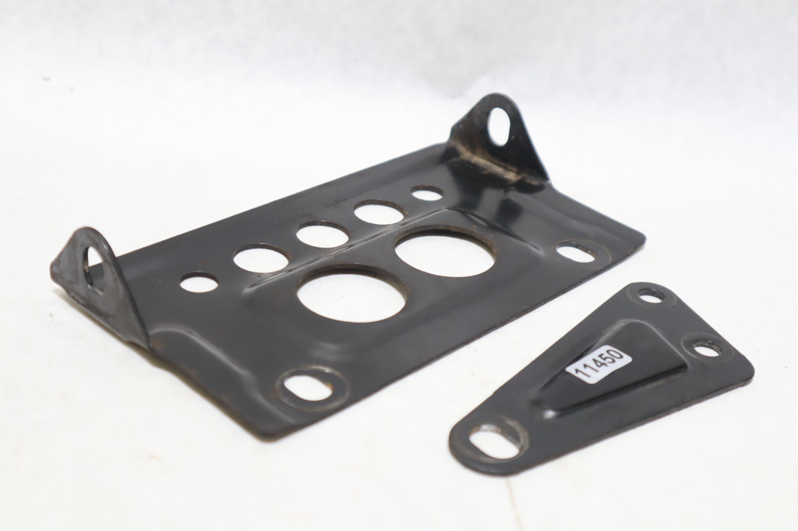 2001 Bombardier Traxter Oem Front Diff Mount Bracket brackets 705400068 - Image 4