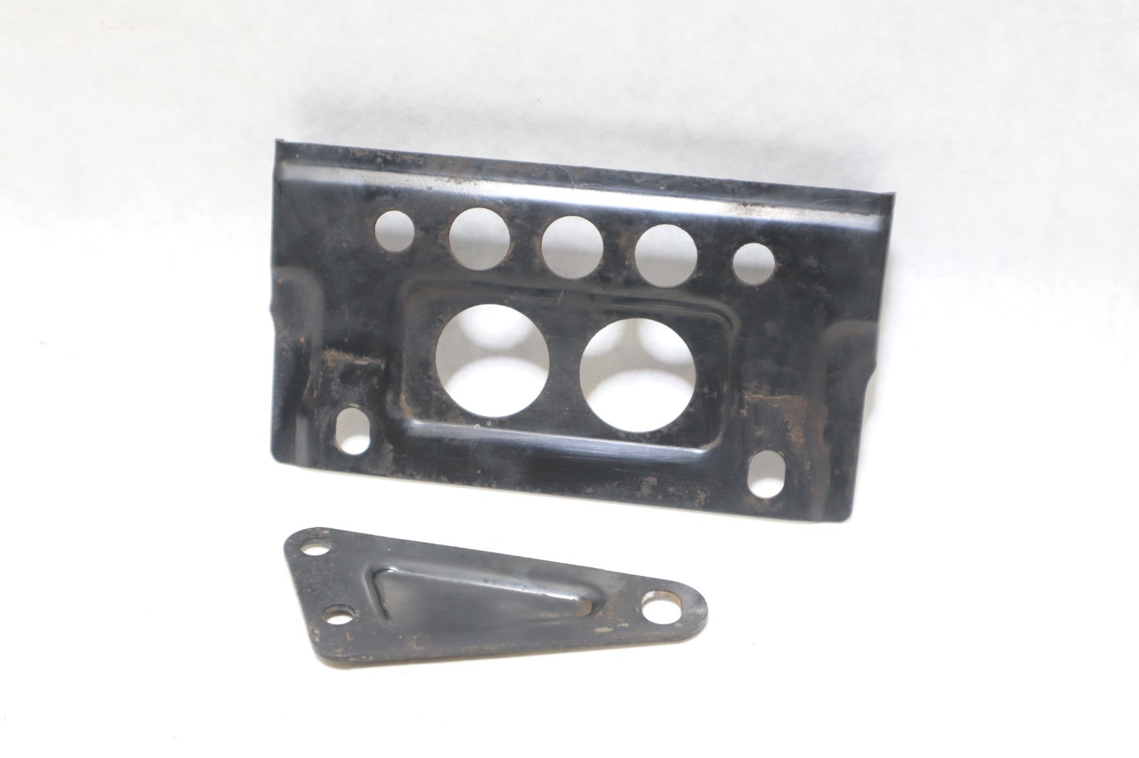 2001 Bombardier Traxter Oem Front Diff Mount Bracket brackets 705400068 - Image 5