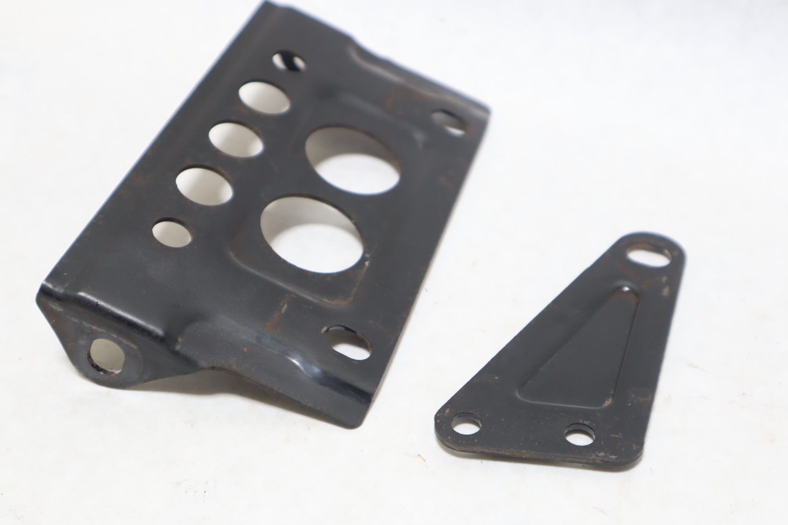 2001 Bombardier Traxter Oem Front Diff Mount Bracket brackets 705400068 - Image 6